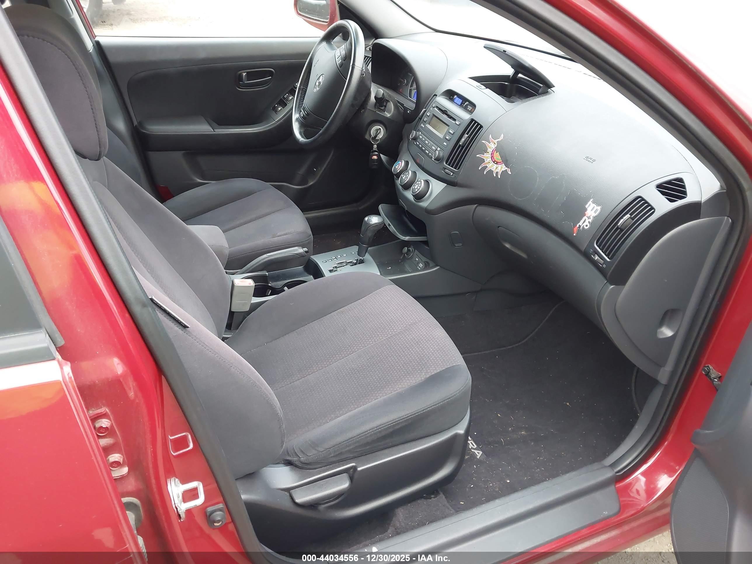 HYUNDAI ELANTRA image 5