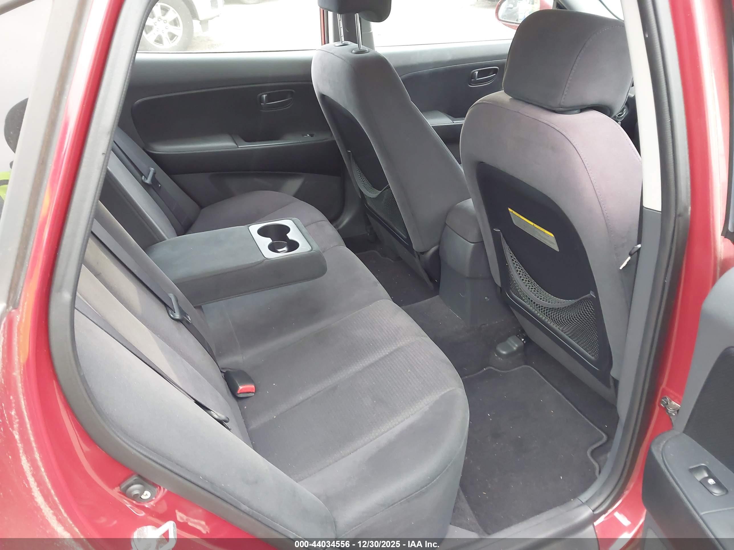 HYUNDAI ELANTRA image 8