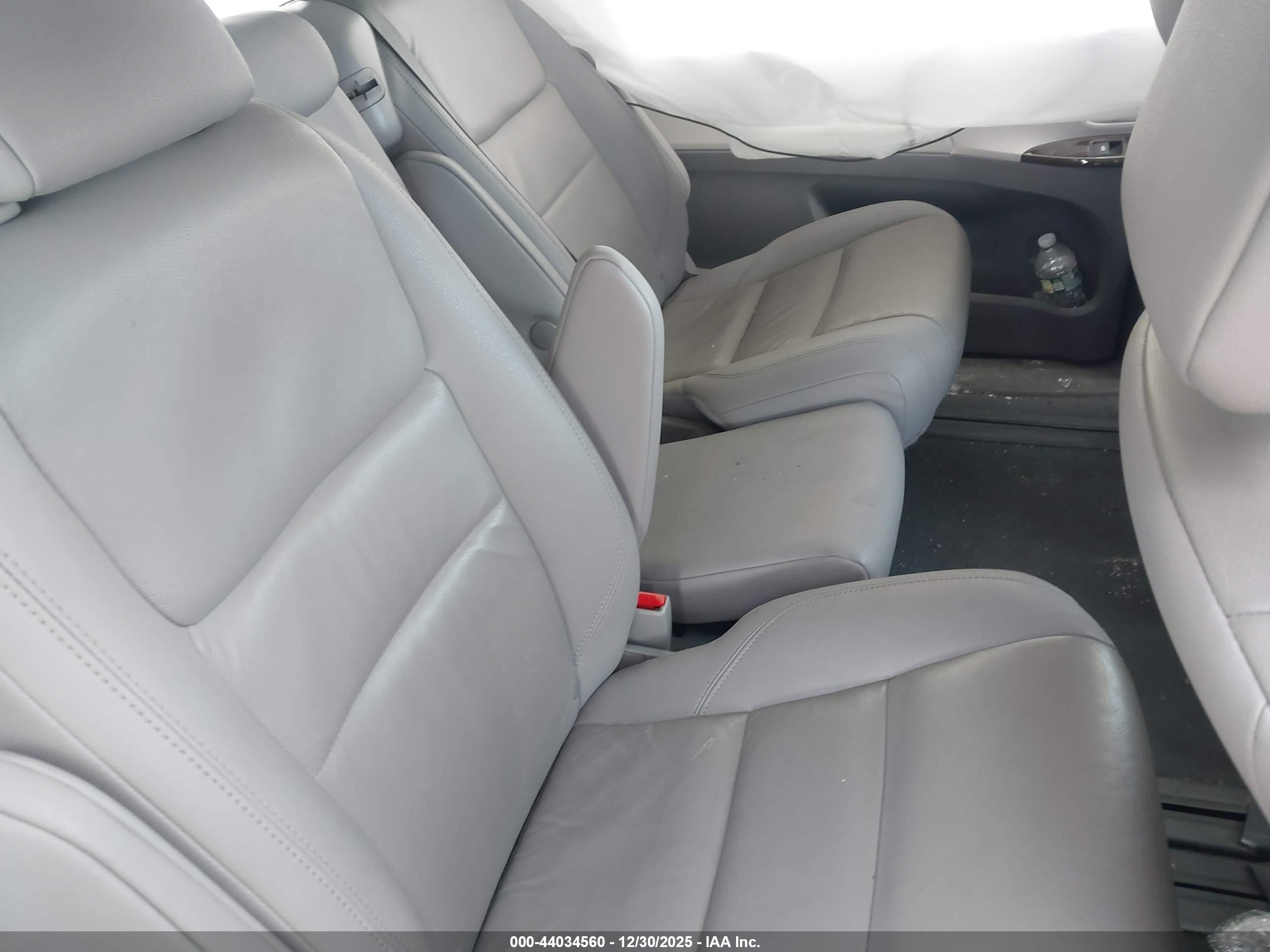 TOYOTA SIENNA image 8