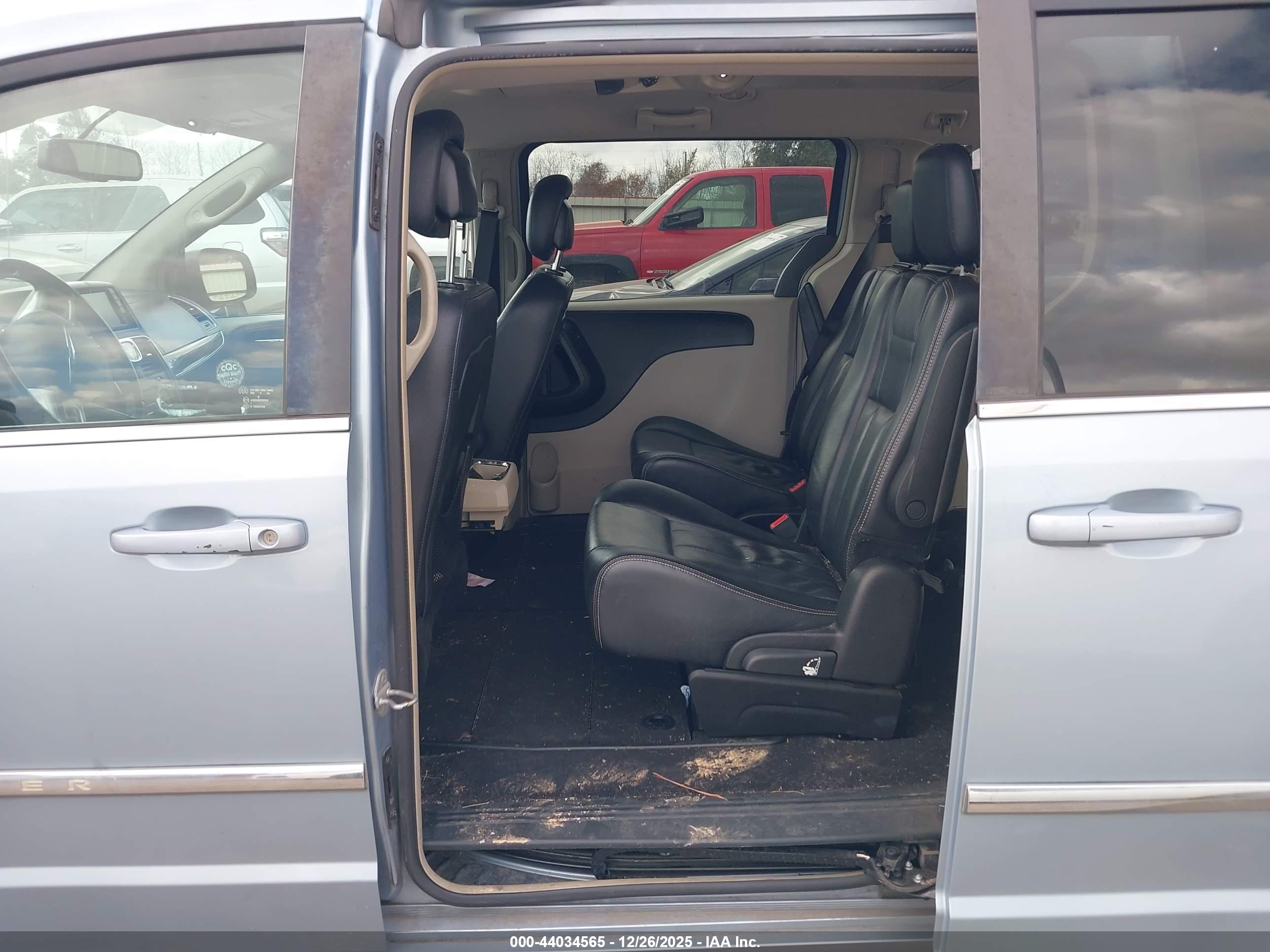 CHRYSLER TOWN image 8