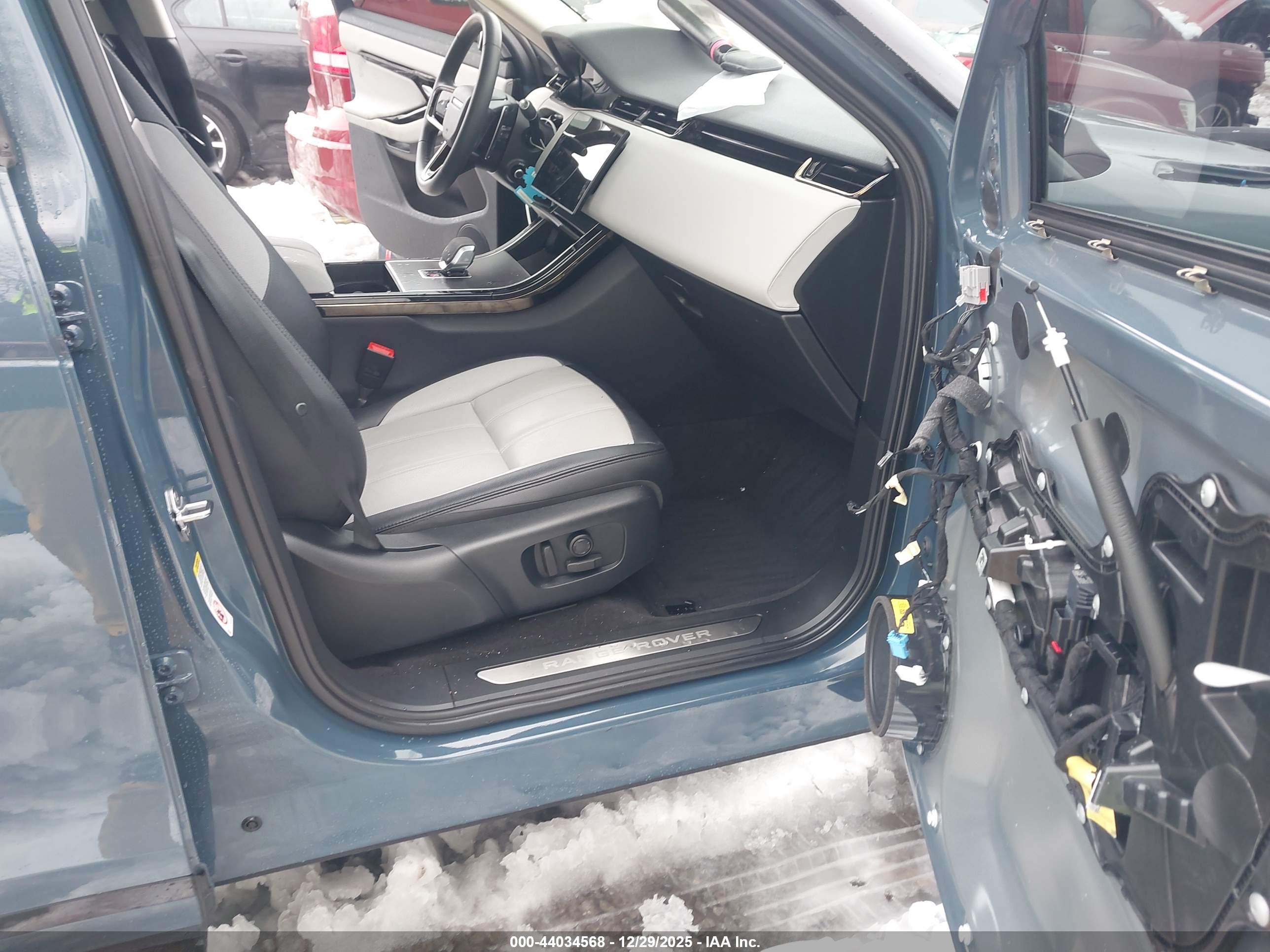 LAND ROVER image 5