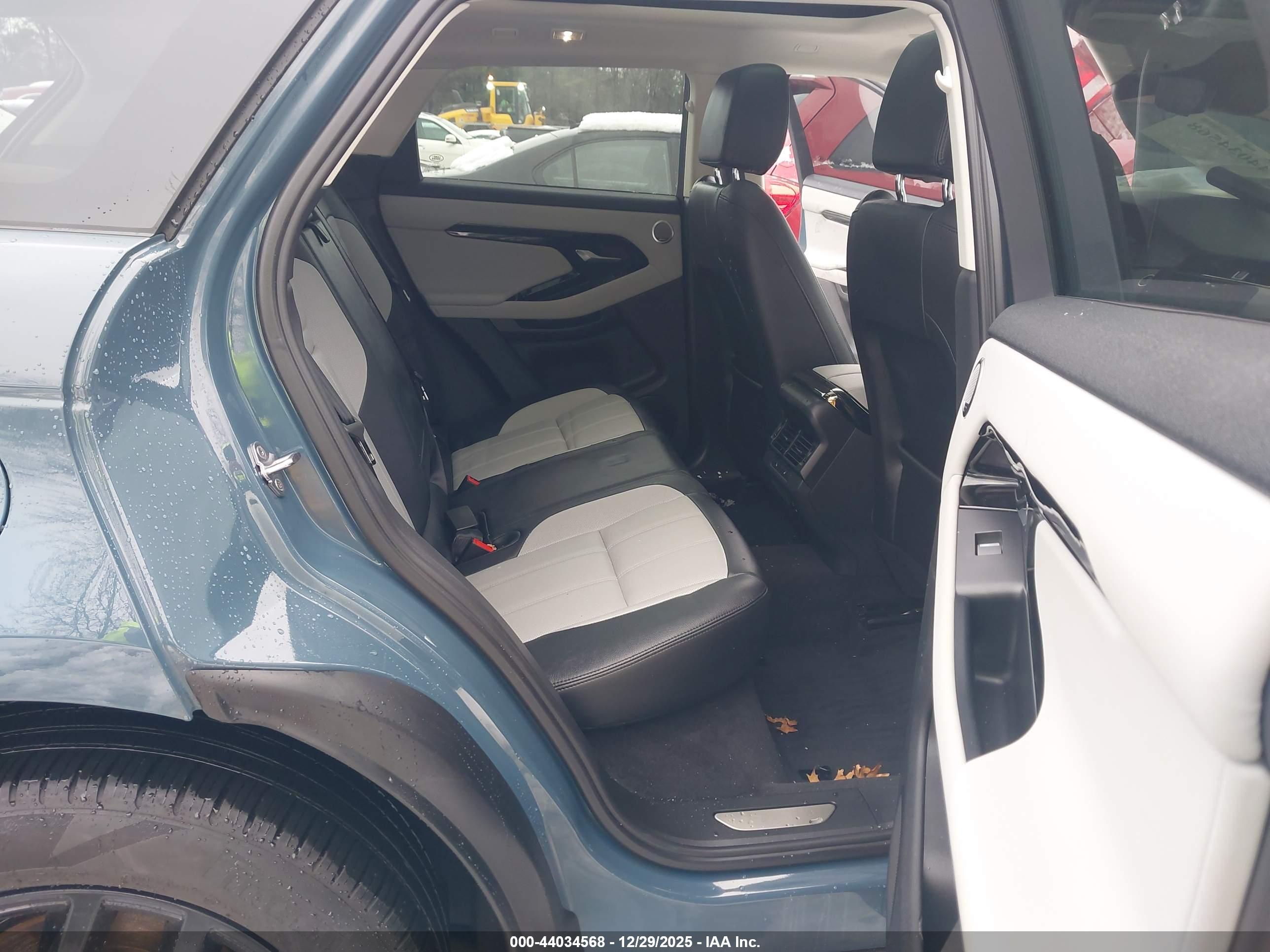 LAND ROVER image 8