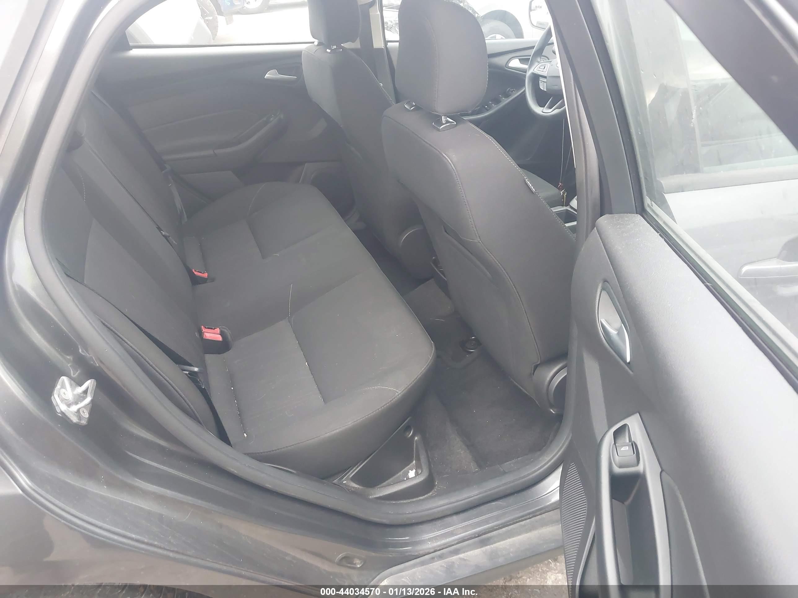 FORD FOCUS image 8