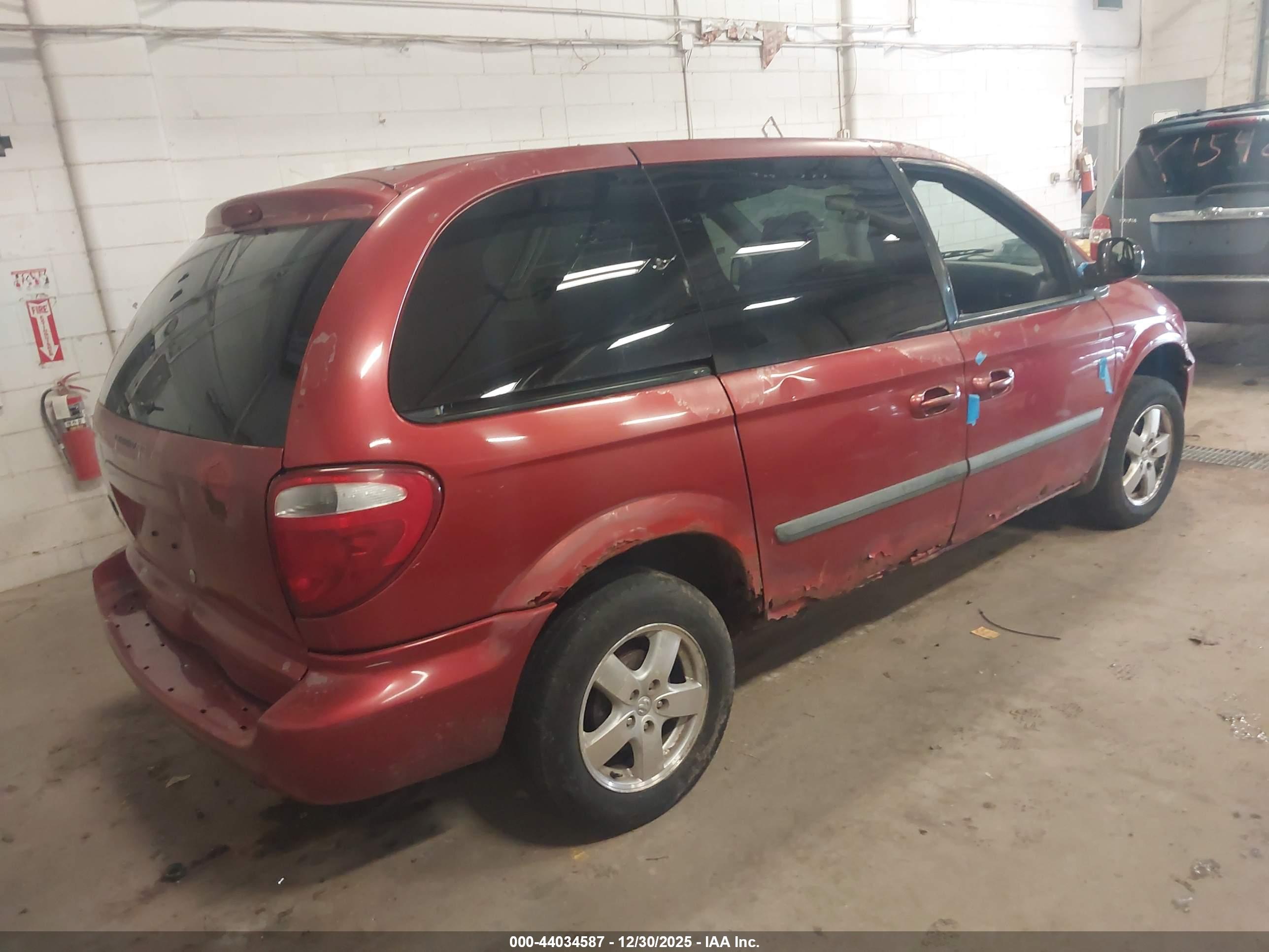 DODGE CARAVAN image 4