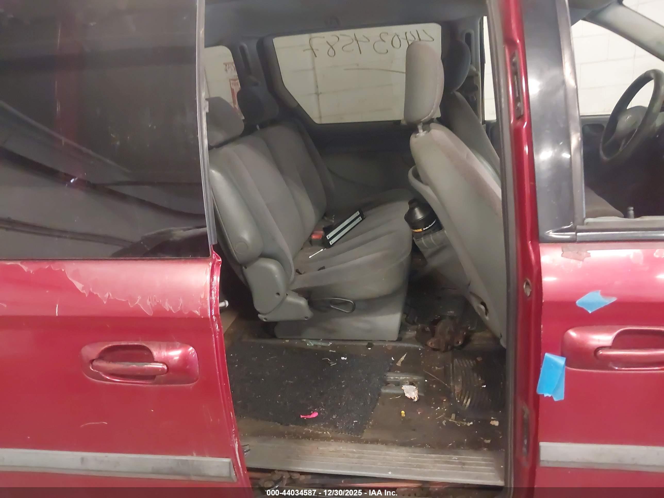 DODGE CARAVAN image 8