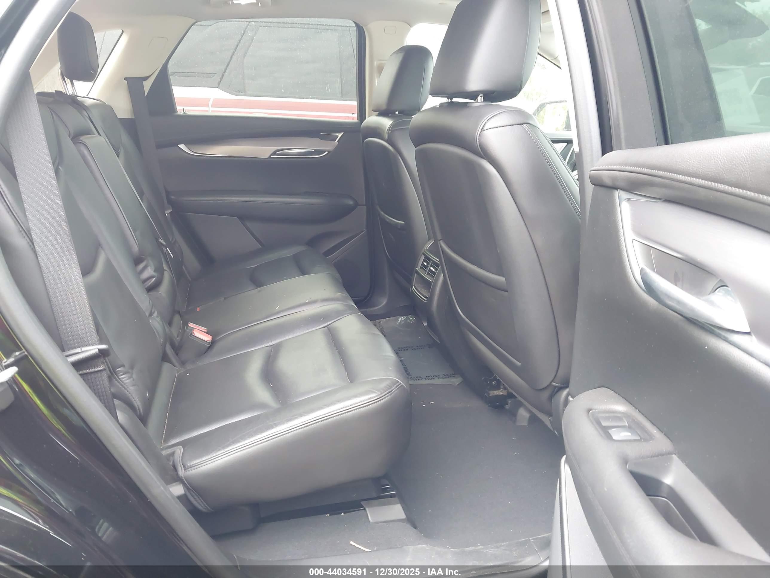 CADILLAC XT5 image 8