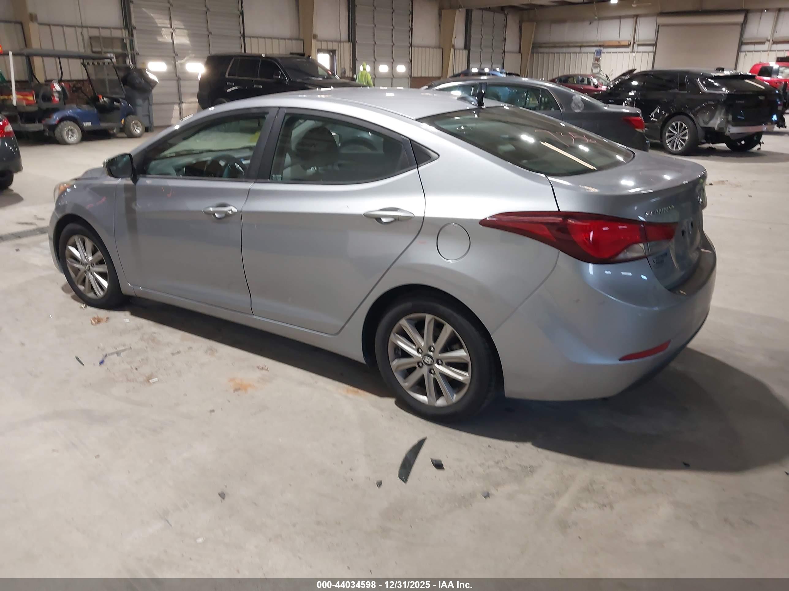 HYUNDAI ELANTRA image 3