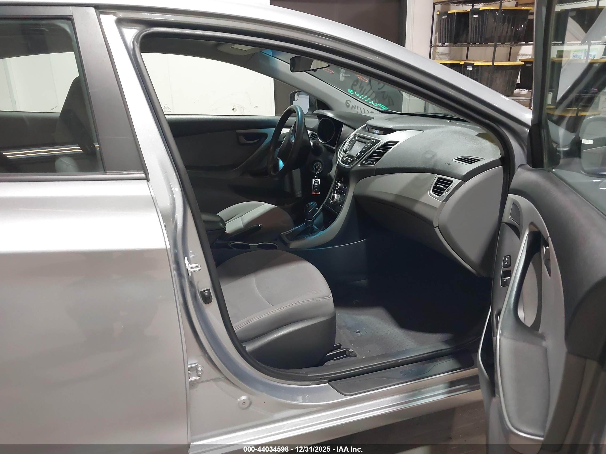 HYUNDAI ELANTRA image 5