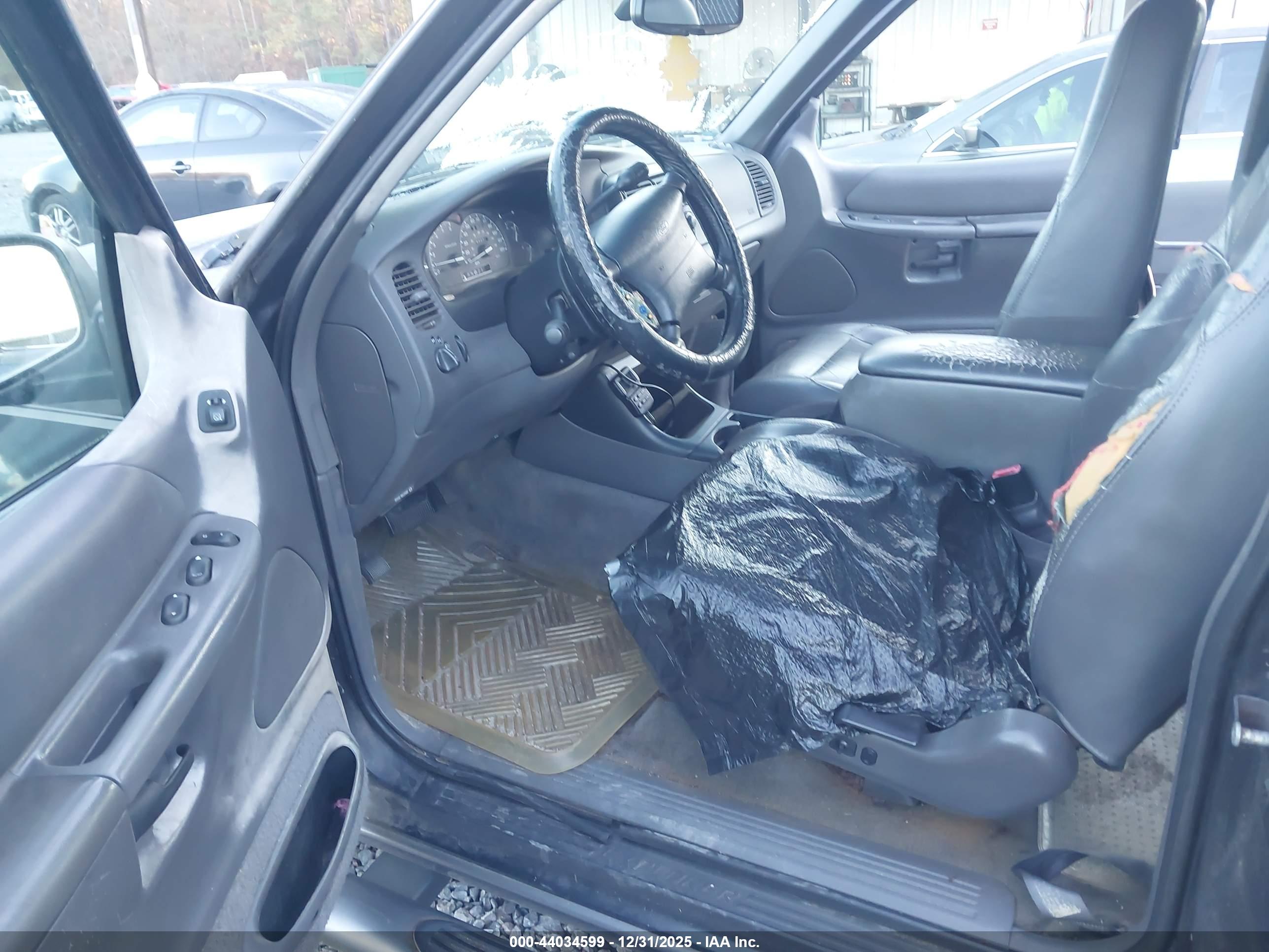 FORD EXPLORER image 5