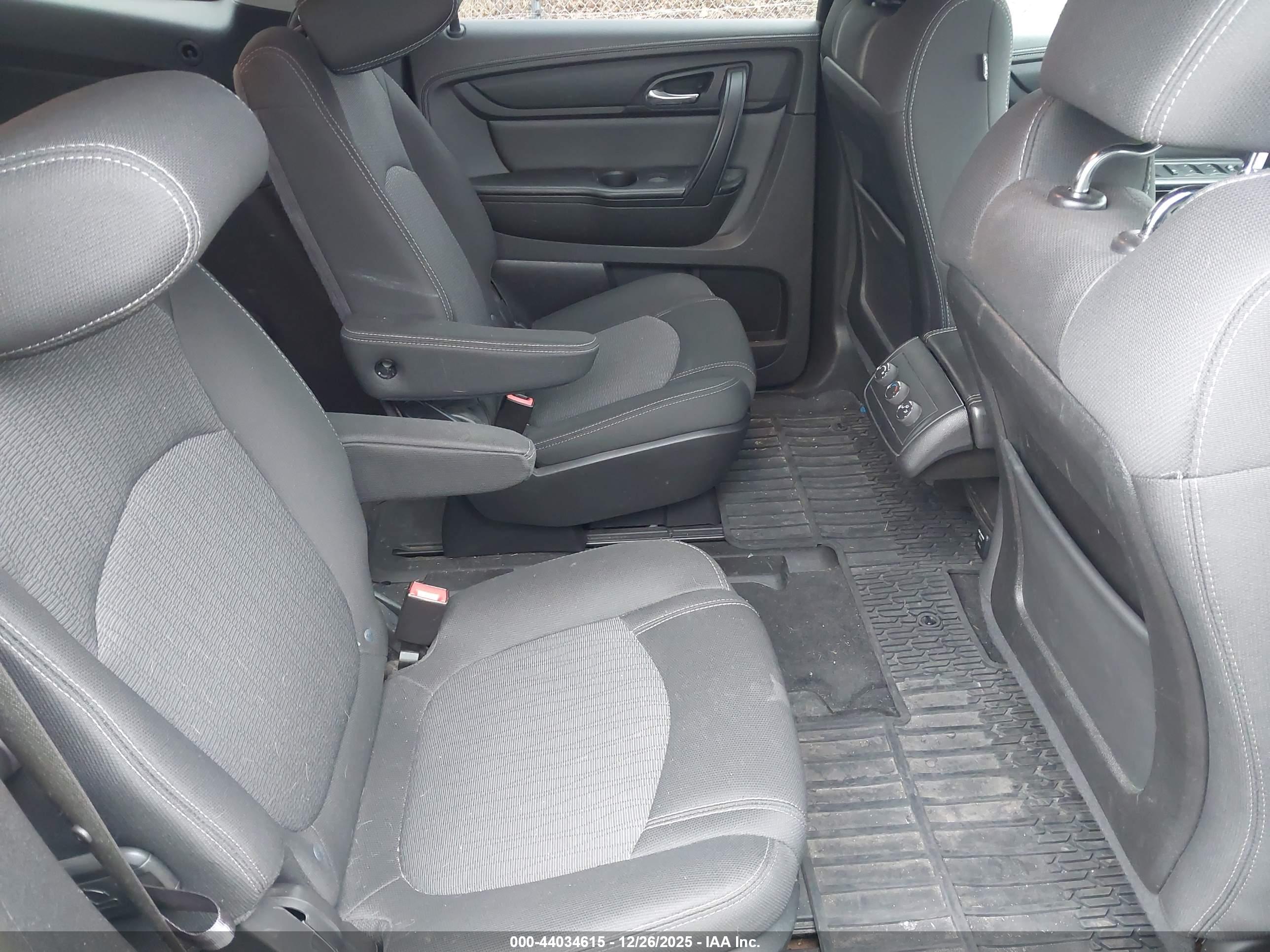 CHEVROLET TRAVERSE image 8