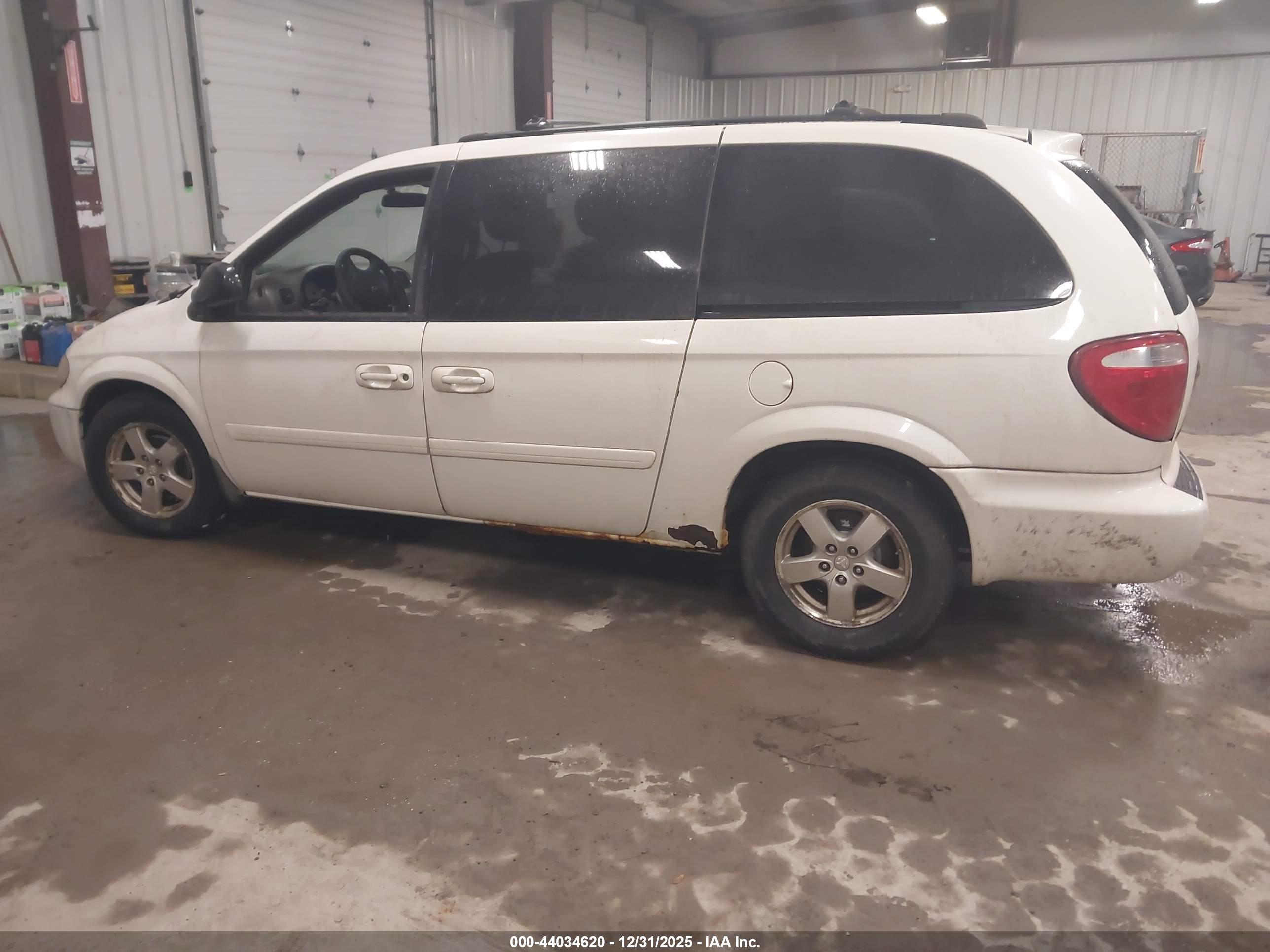 DODGE GRAND image 3