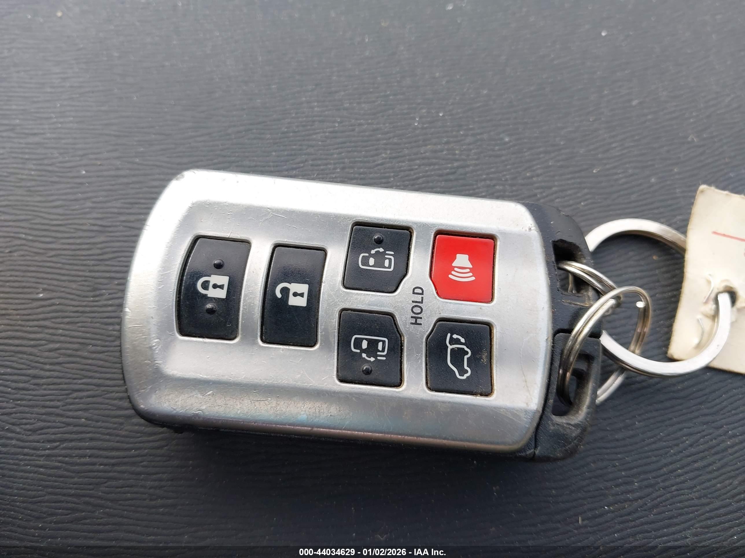 TOYOTA SIENNA image 11