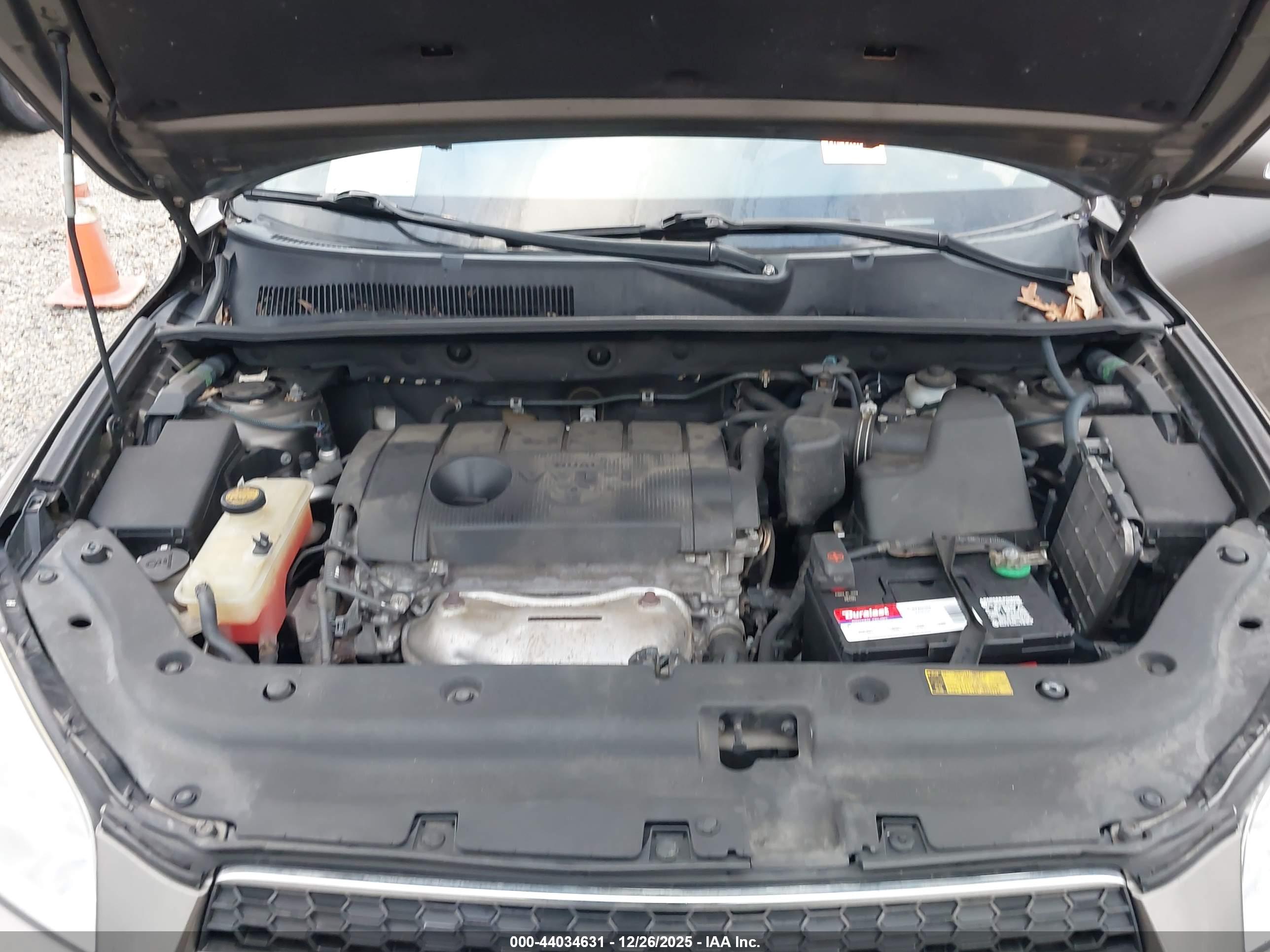 TOYOTA RAV4 image 10