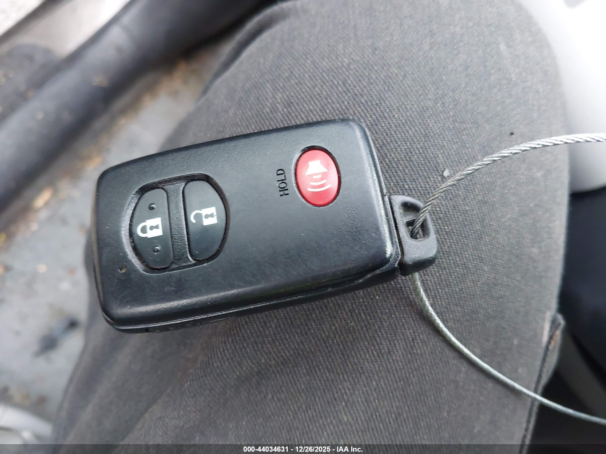 TOYOTA RAV4 image 11