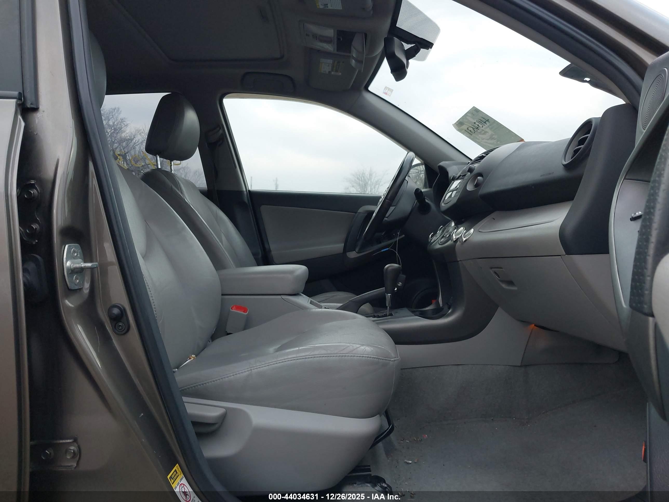 TOYOTA RAV4 image 5
