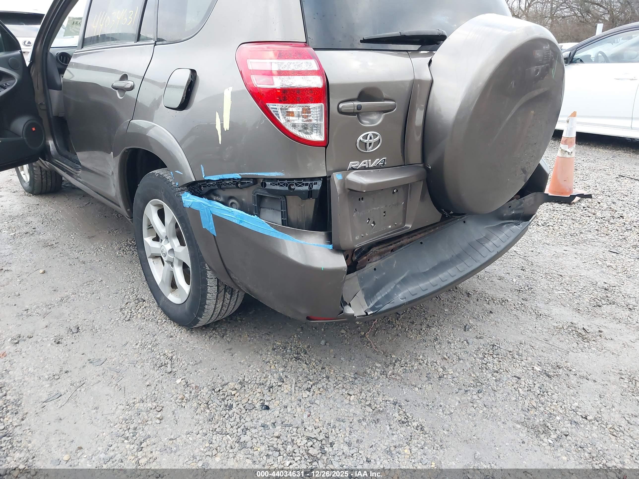 TOYOTA RAV4 image 6