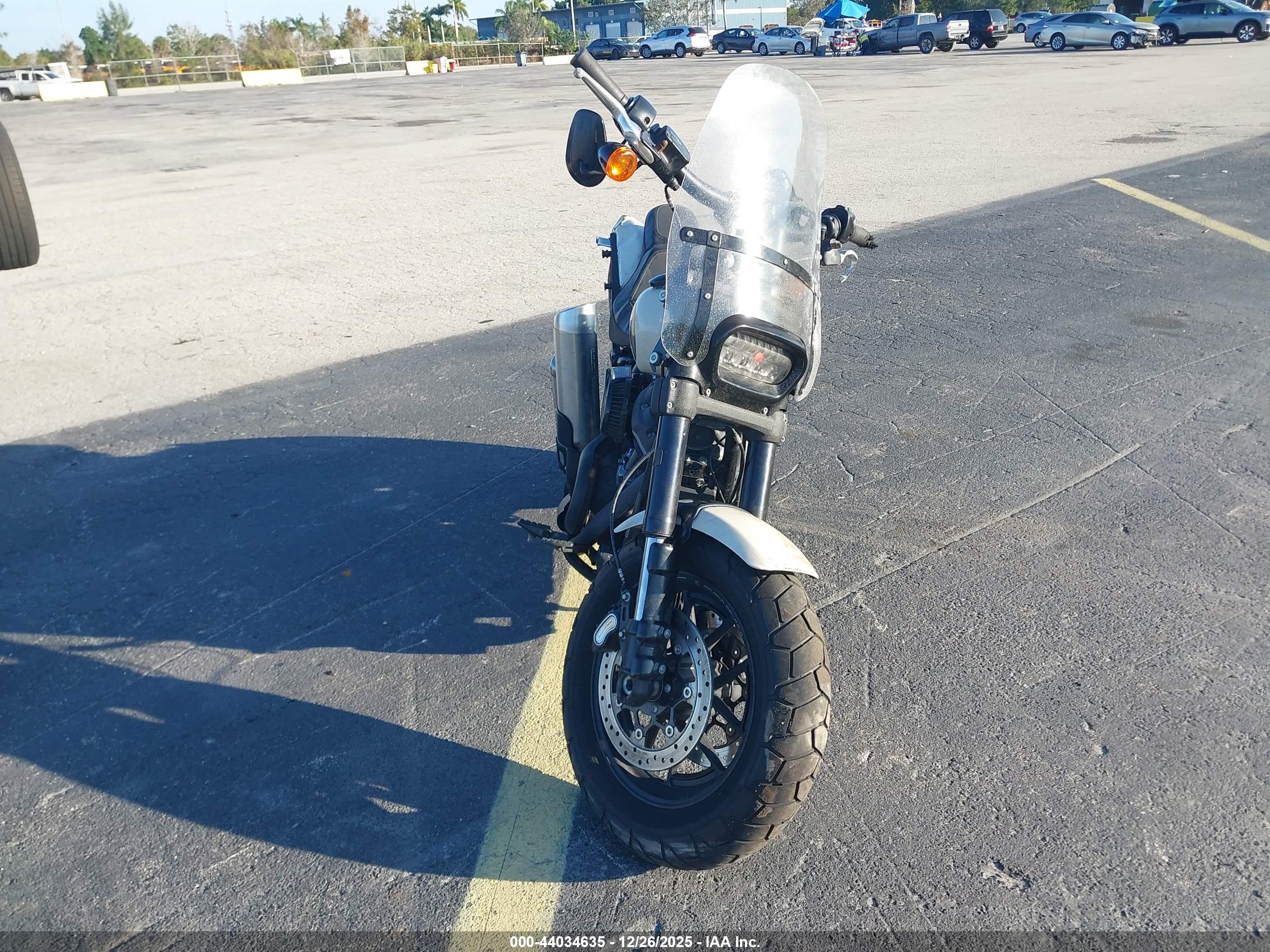 HARLEY-DAVIDSON FXFBS image 5