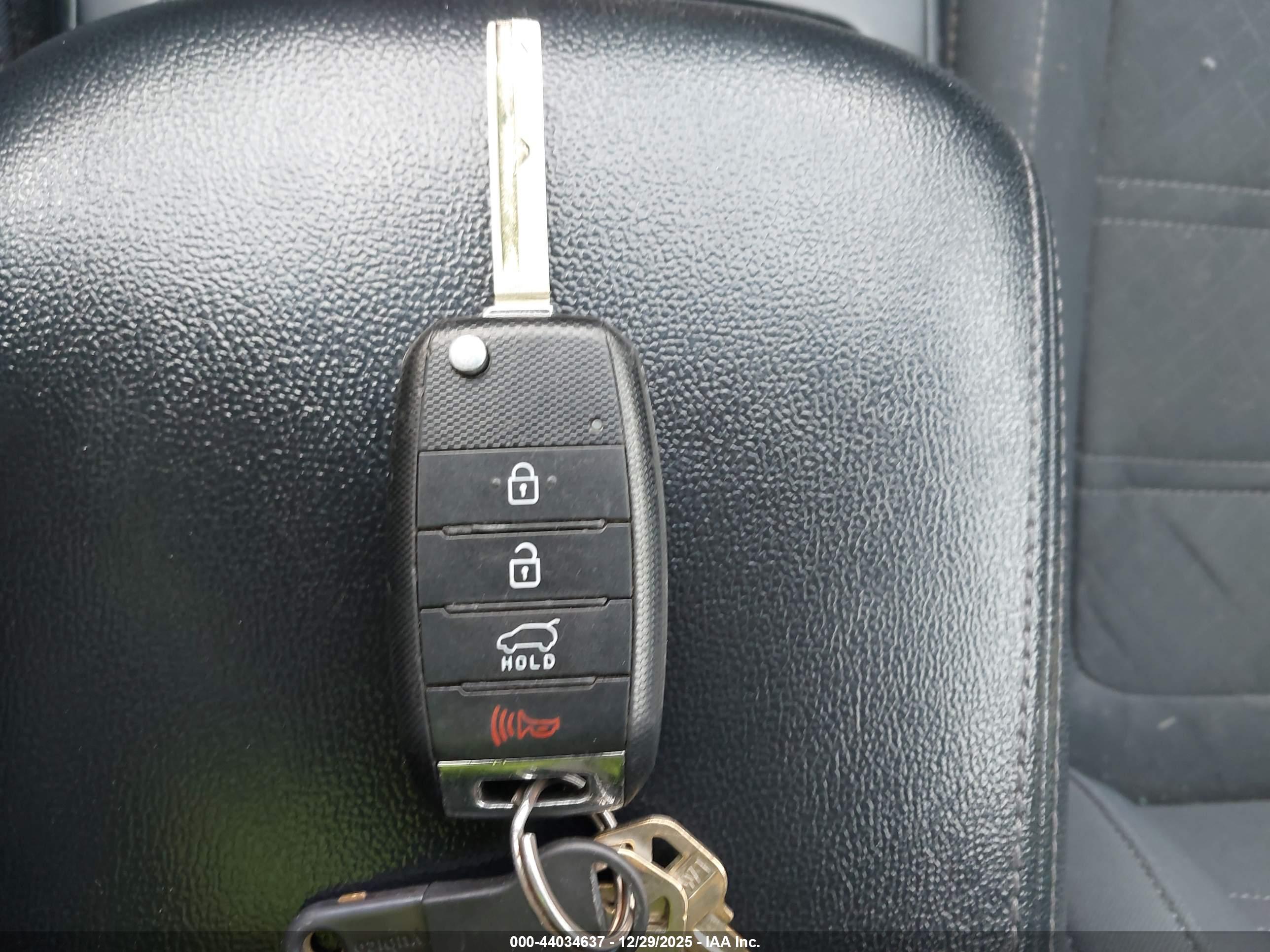 KIA SORENTO image 11