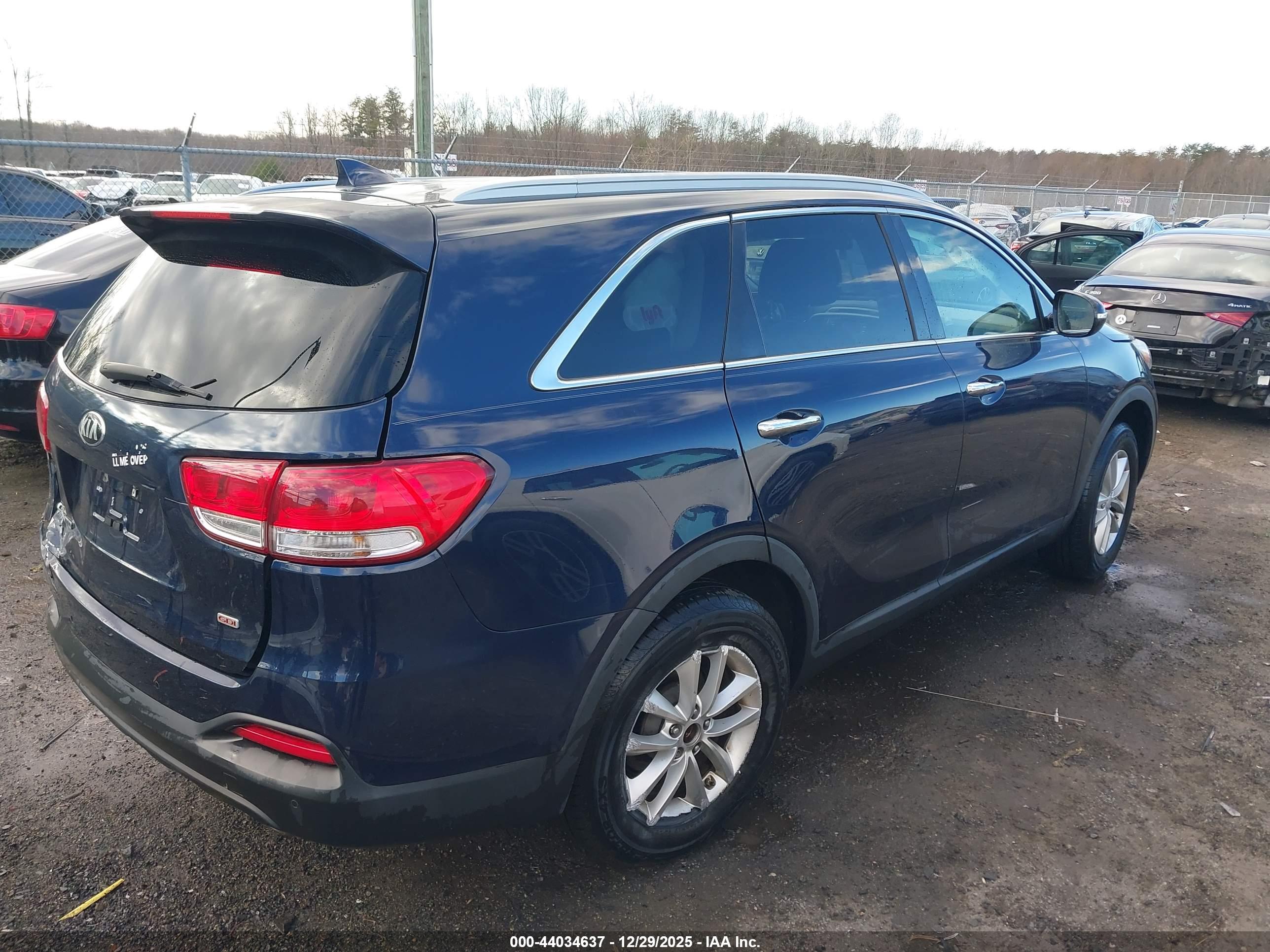 KIA SORENTO image 4
