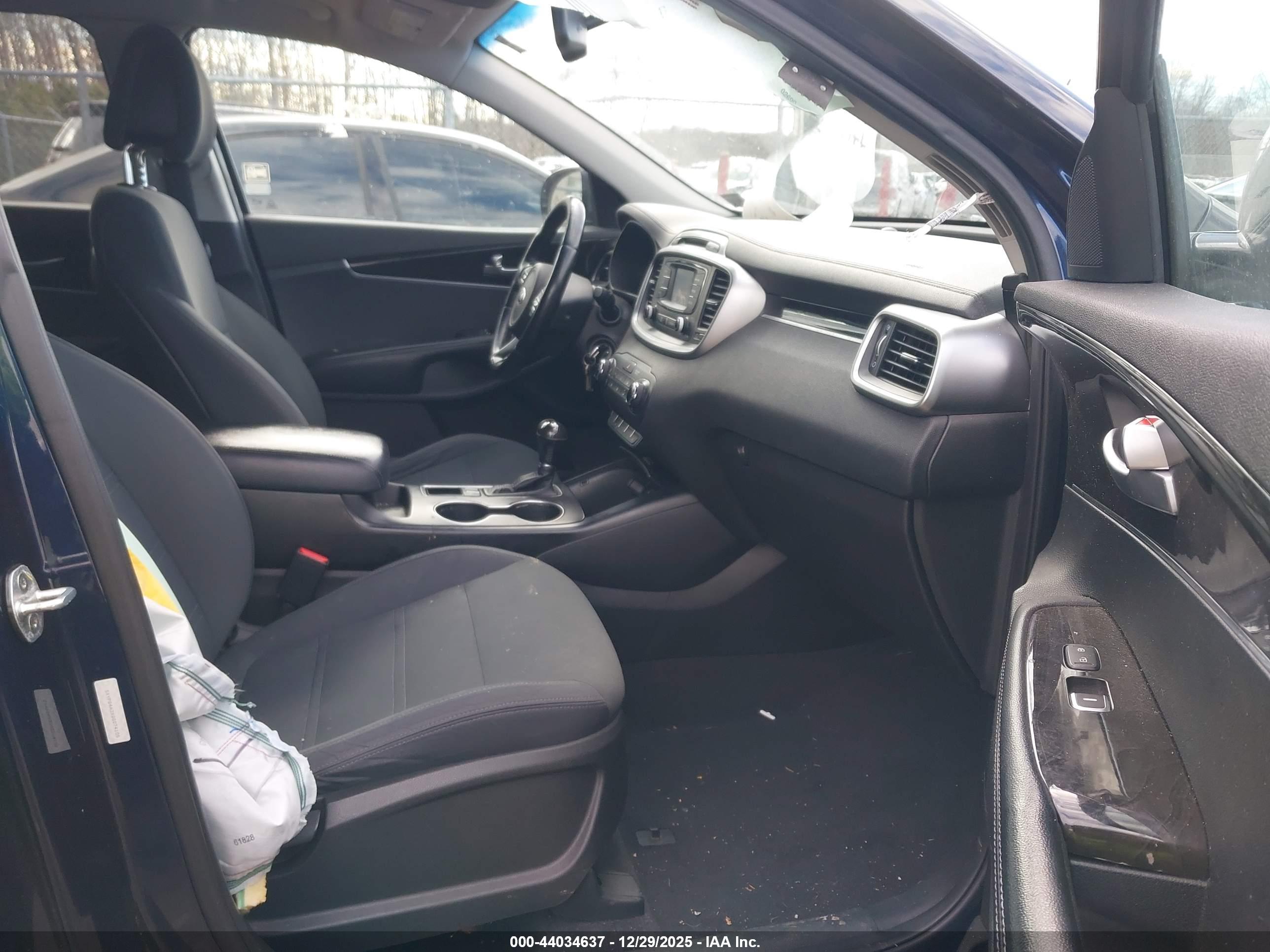 KIA SORENTO image 5