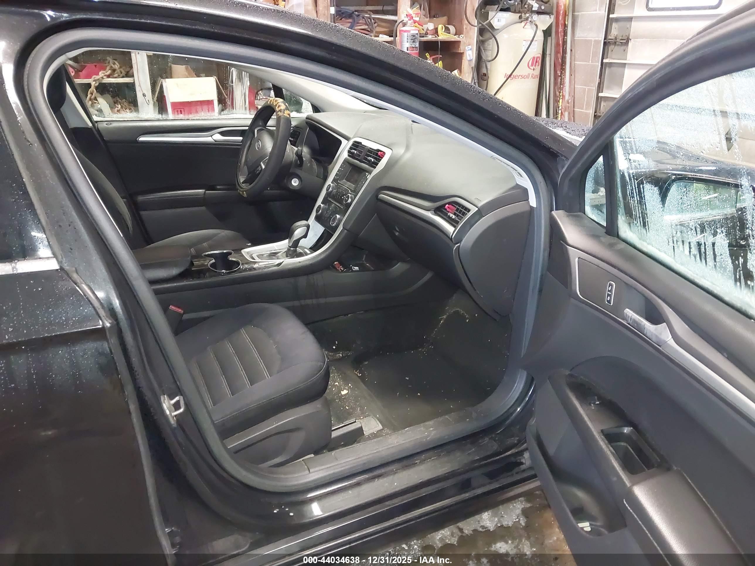 FORD FUSION image 5