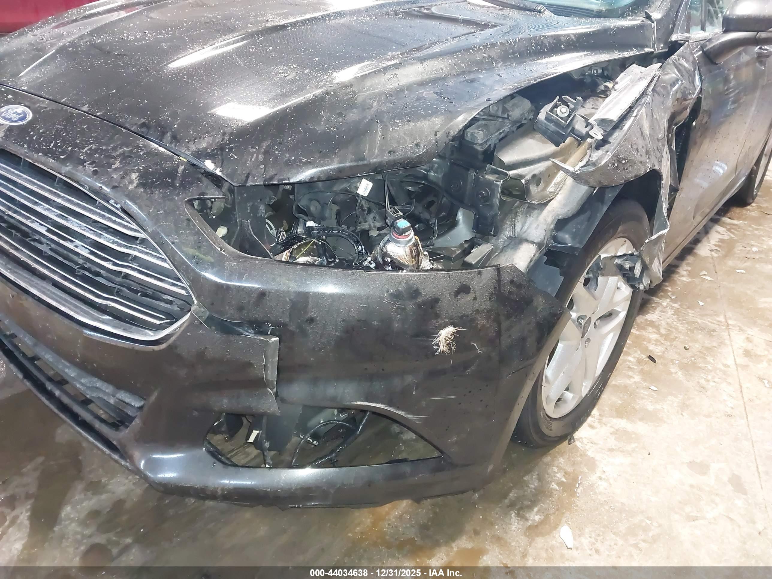 FORD FUSION image 6