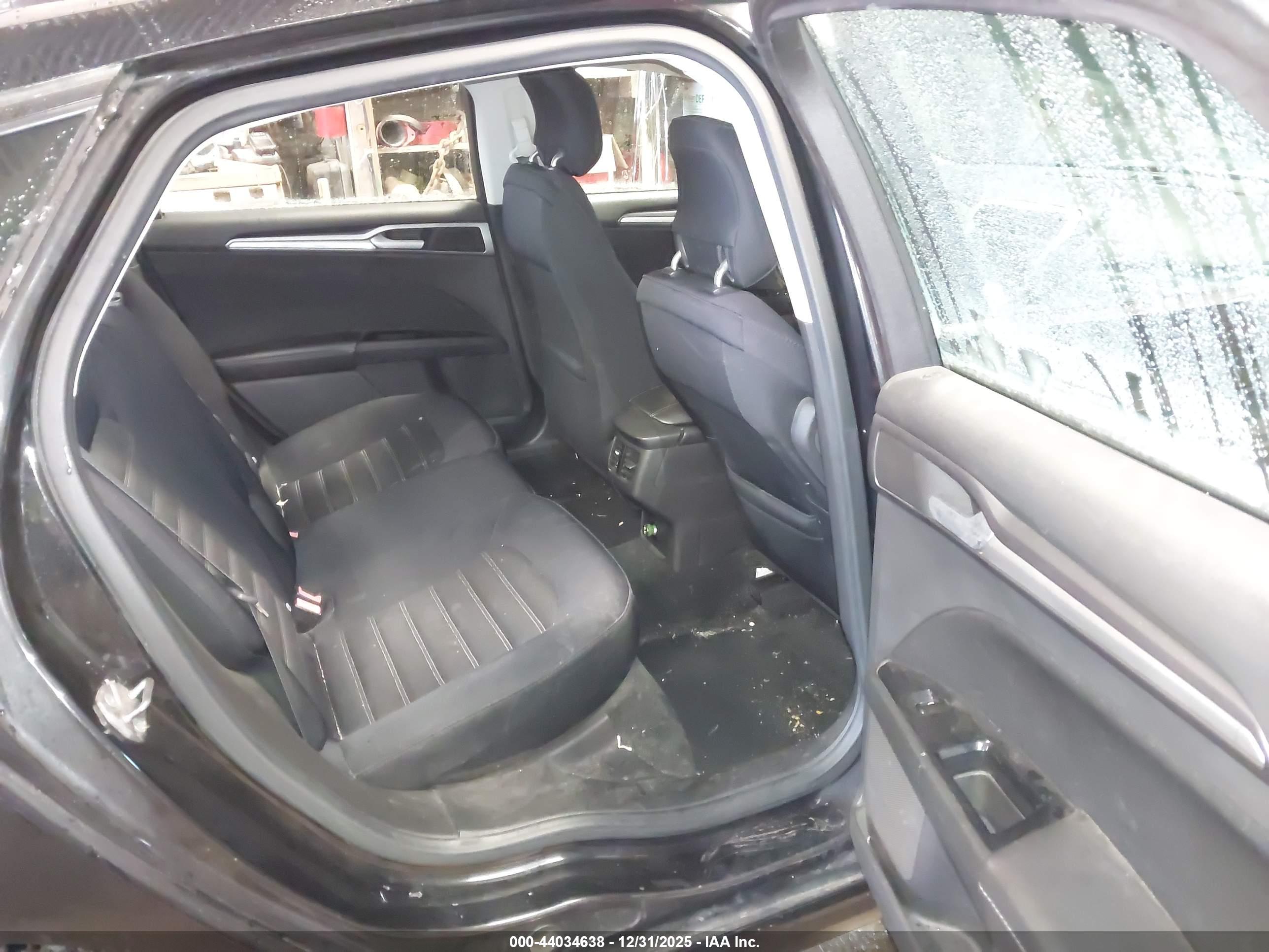 FORD FUSION image 8