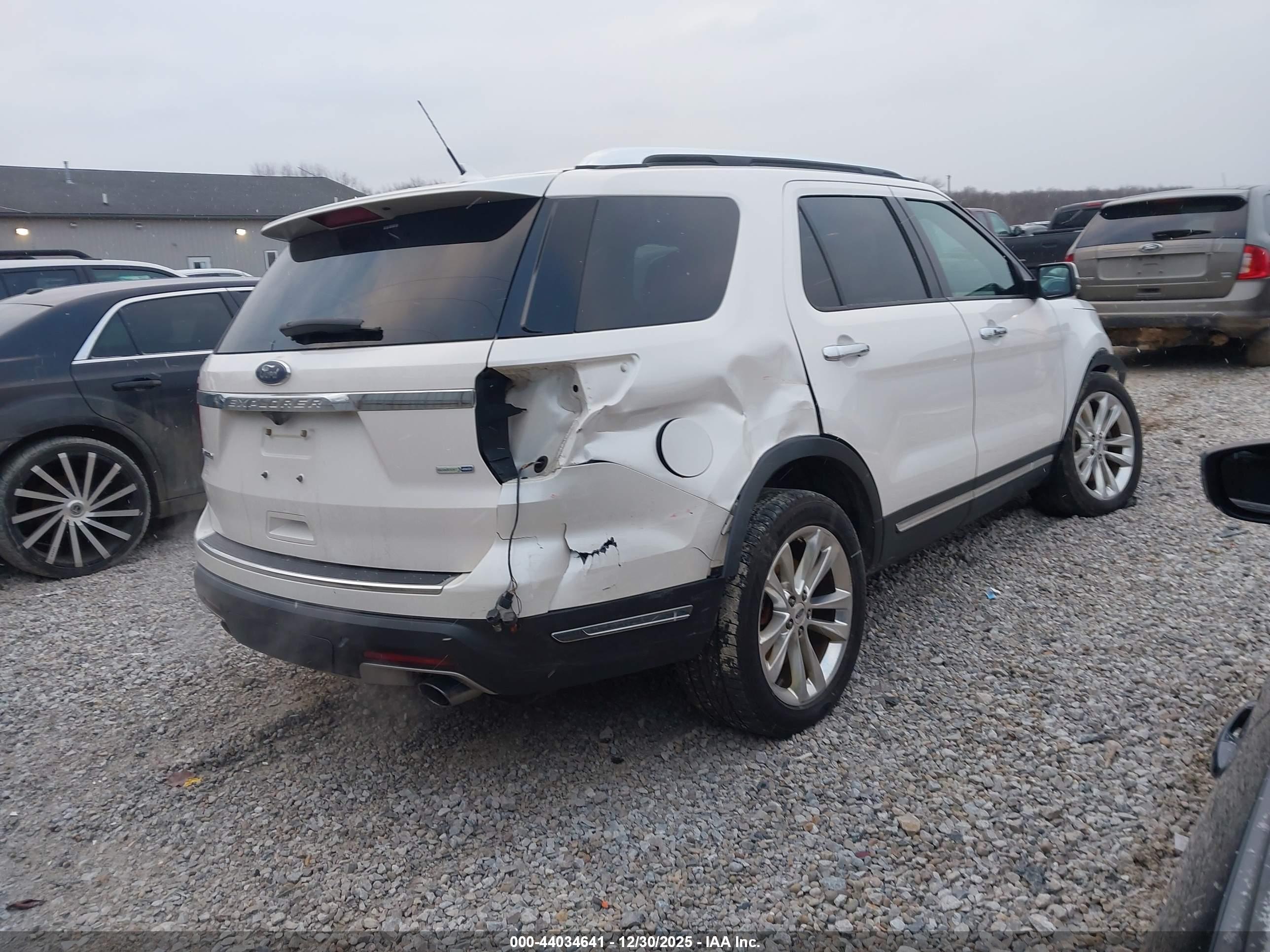 FORD EXPLORER image 4