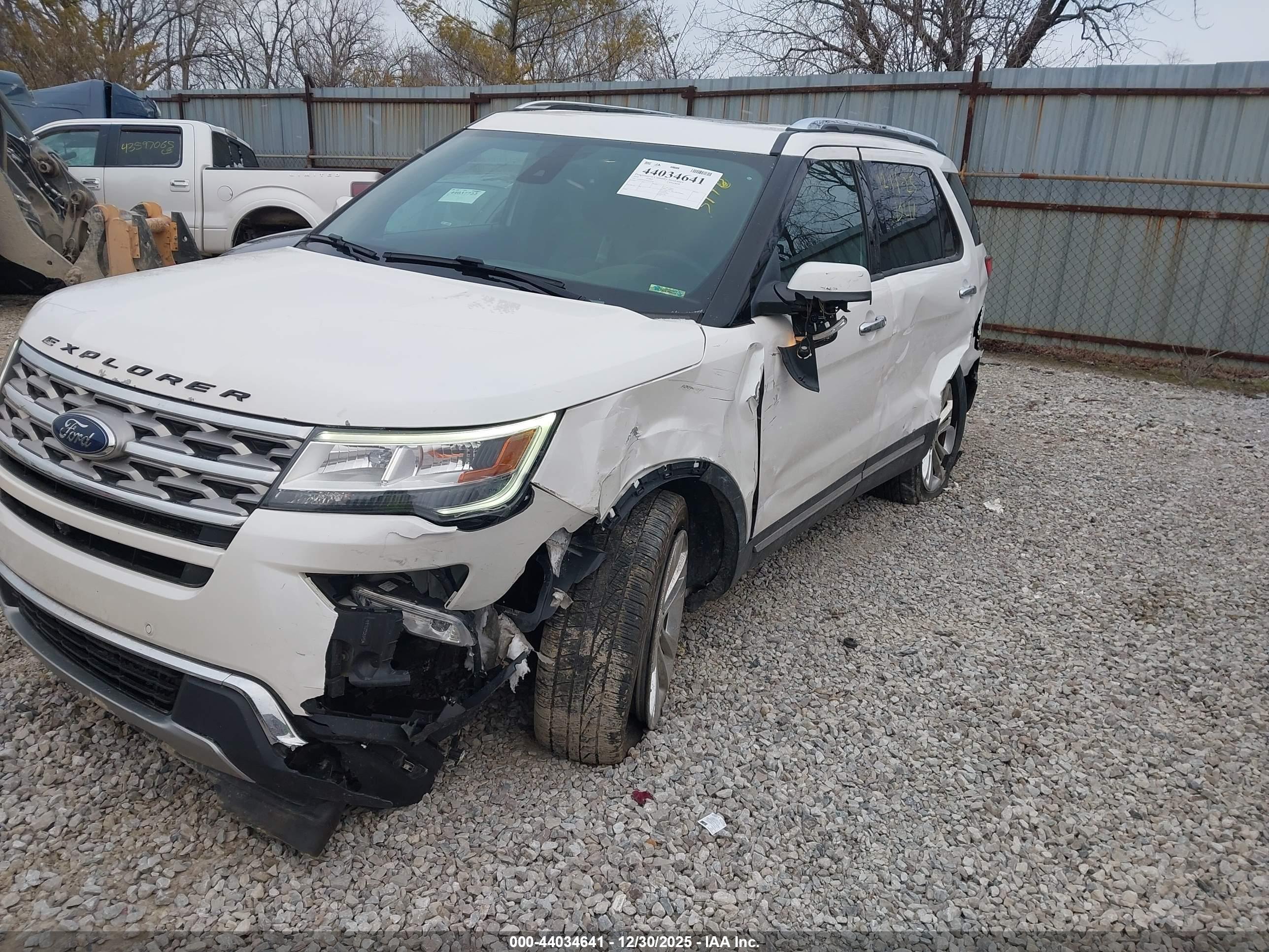 FORD EXPLORER image 6
