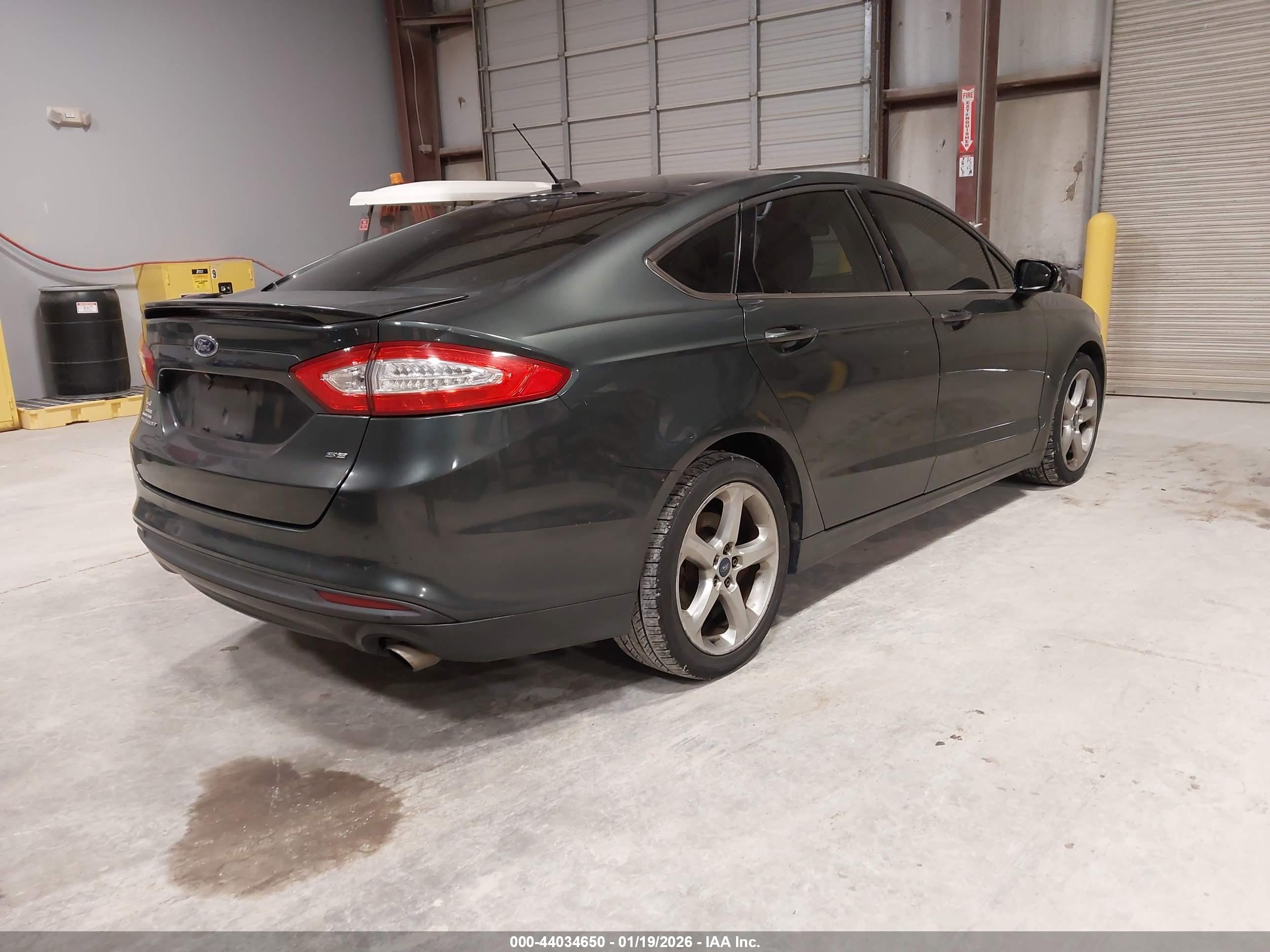 FORD FUSION image 4