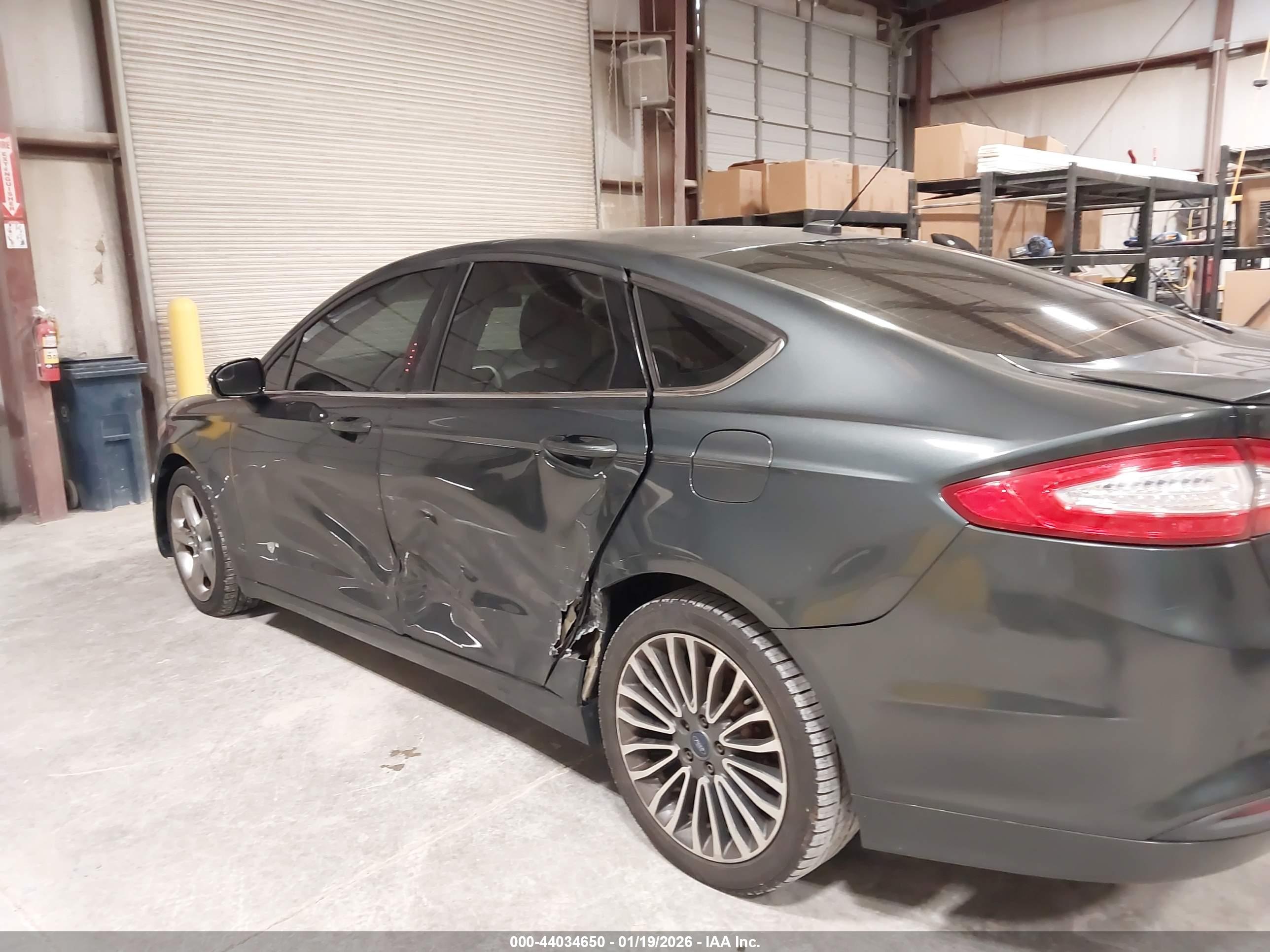 FORD FUSION image 6