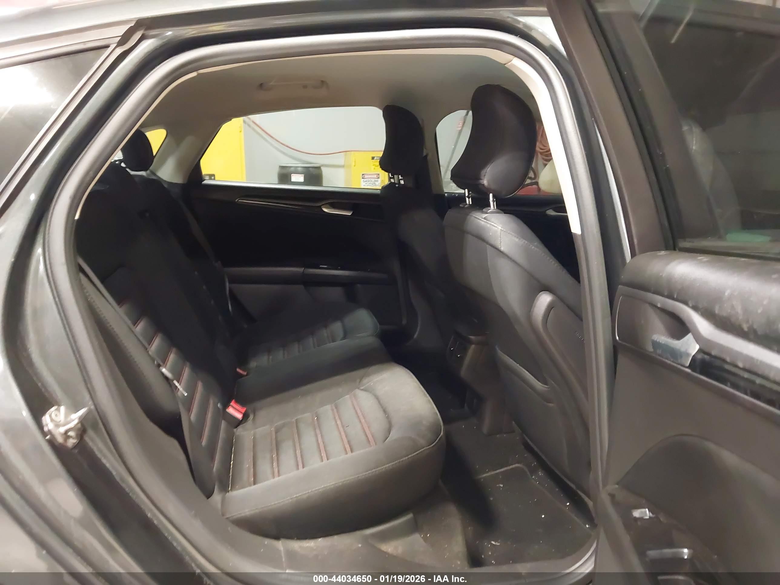 FORD FUSION image 8