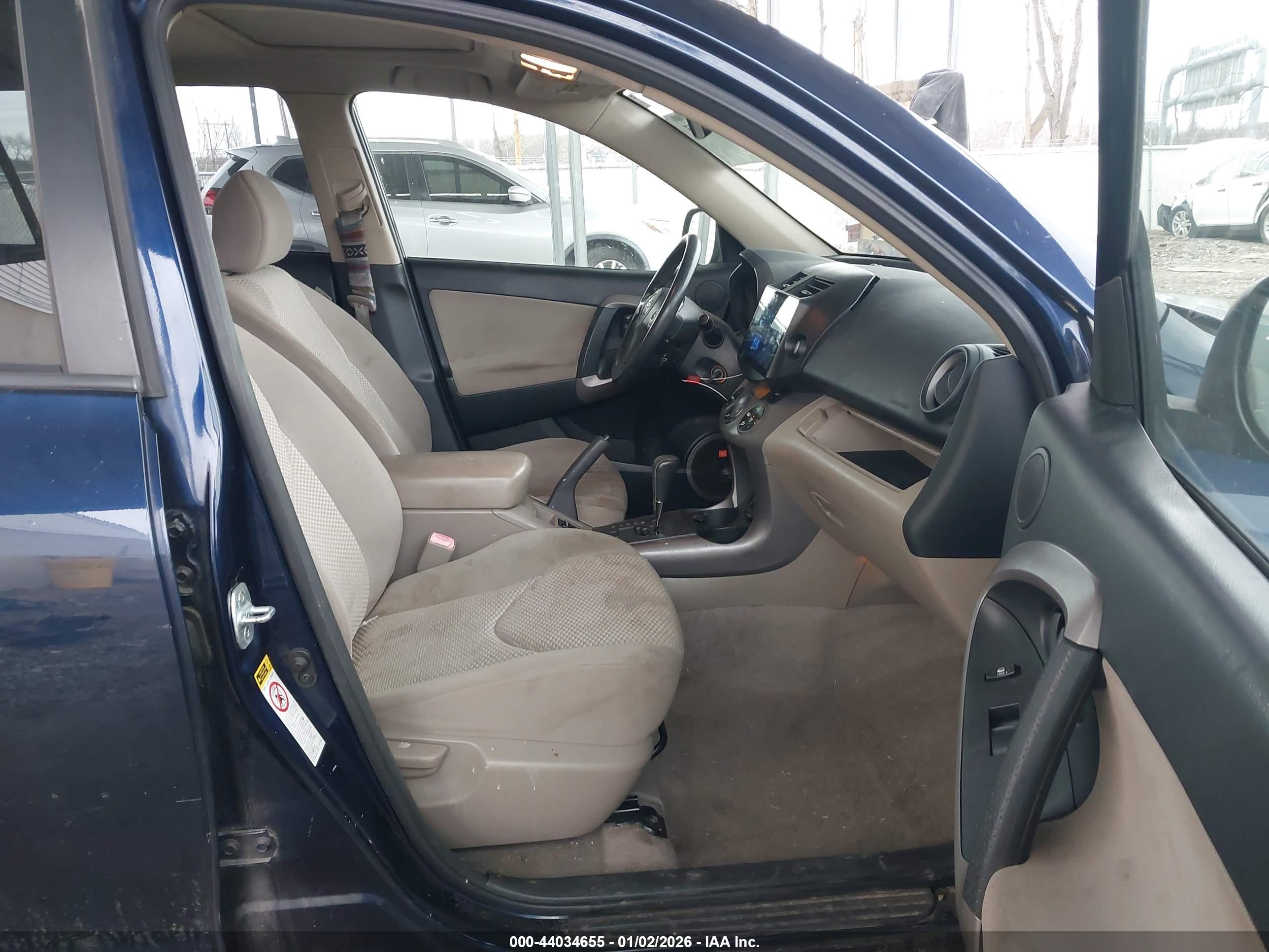 TOYOTA RAV4 image 5