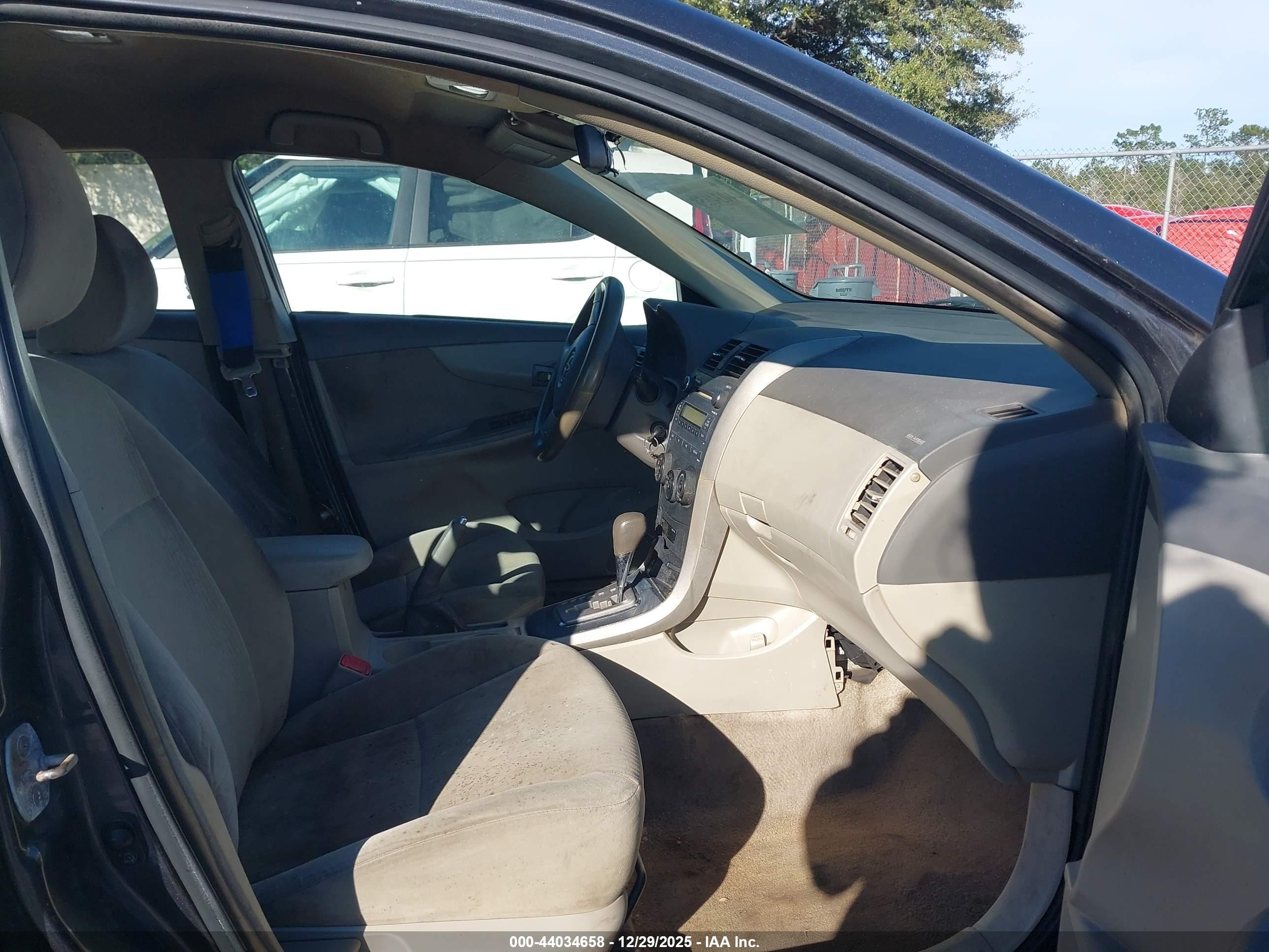 TOYOTA COROLLA image 5