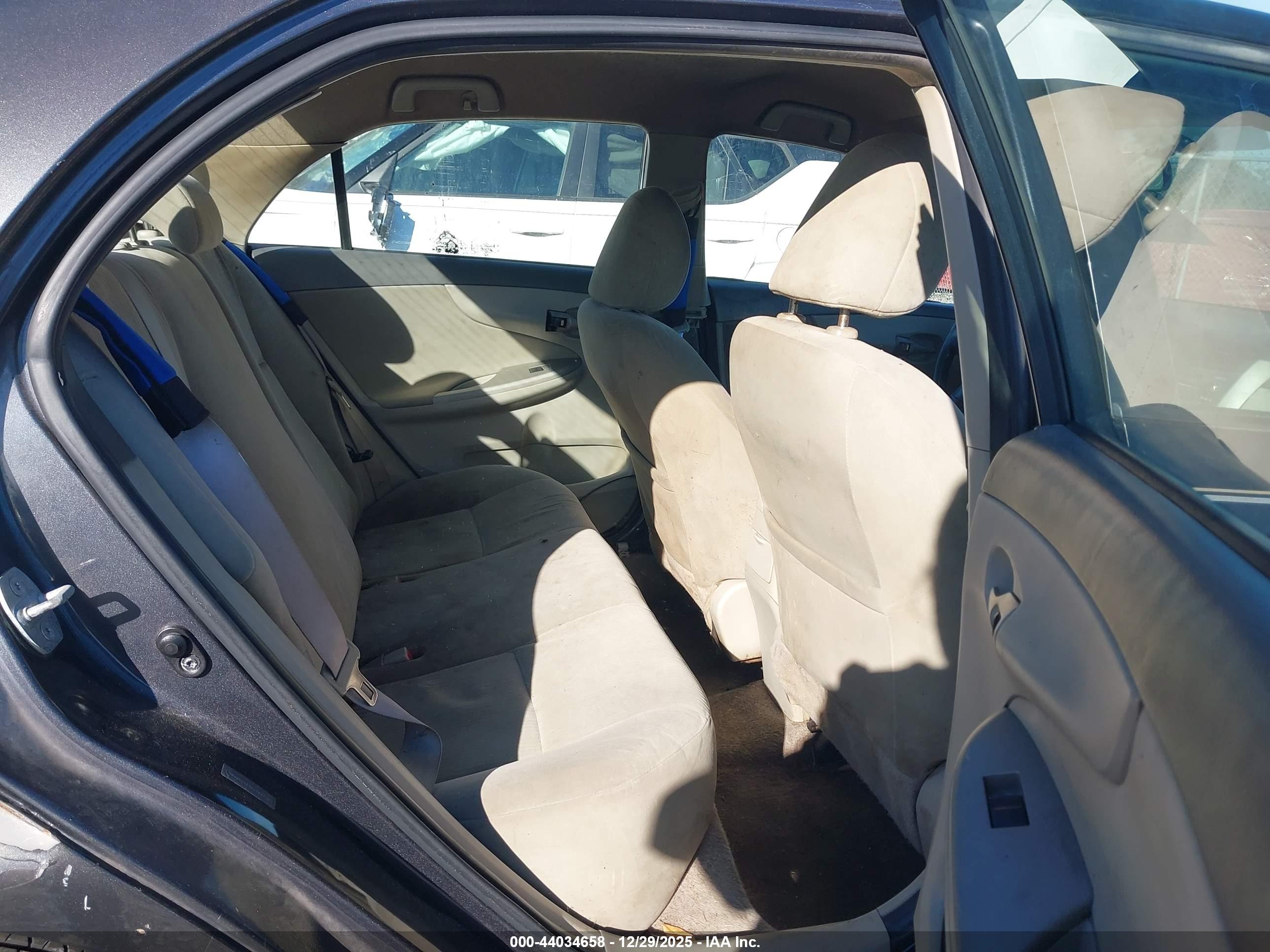 TOYOTA COROLLA image 8