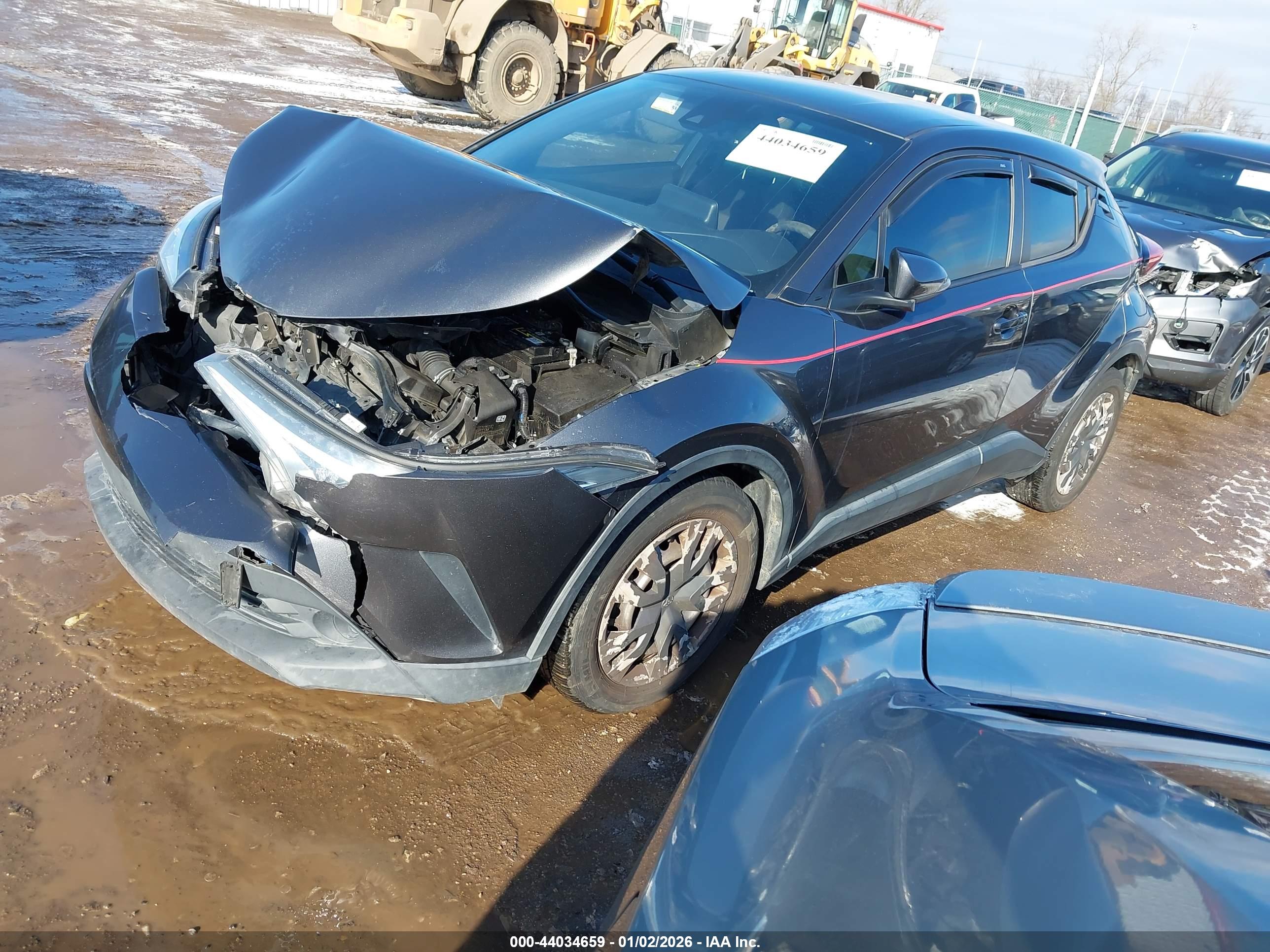 TOYOTA C-HR image 2