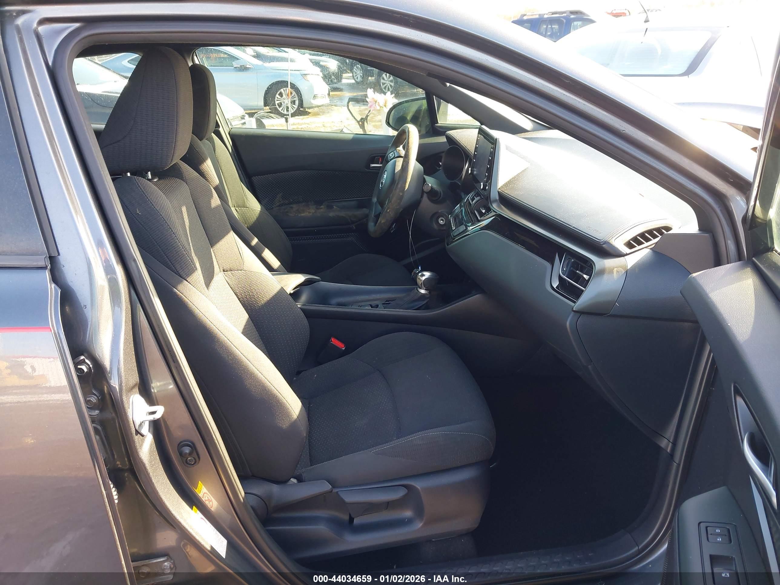 TOYOTA C-HR image 5