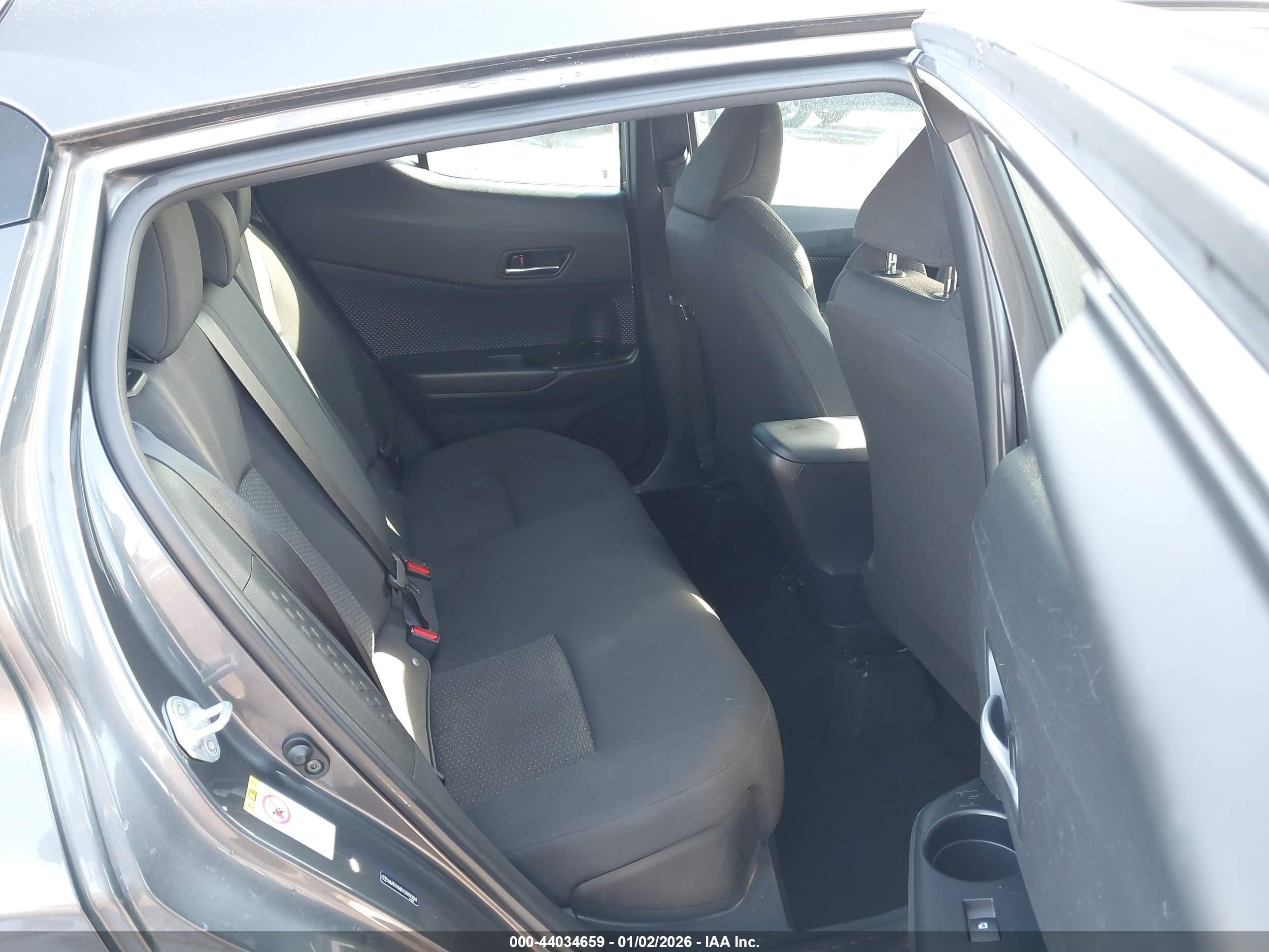 TOYOTA C-HR image 8