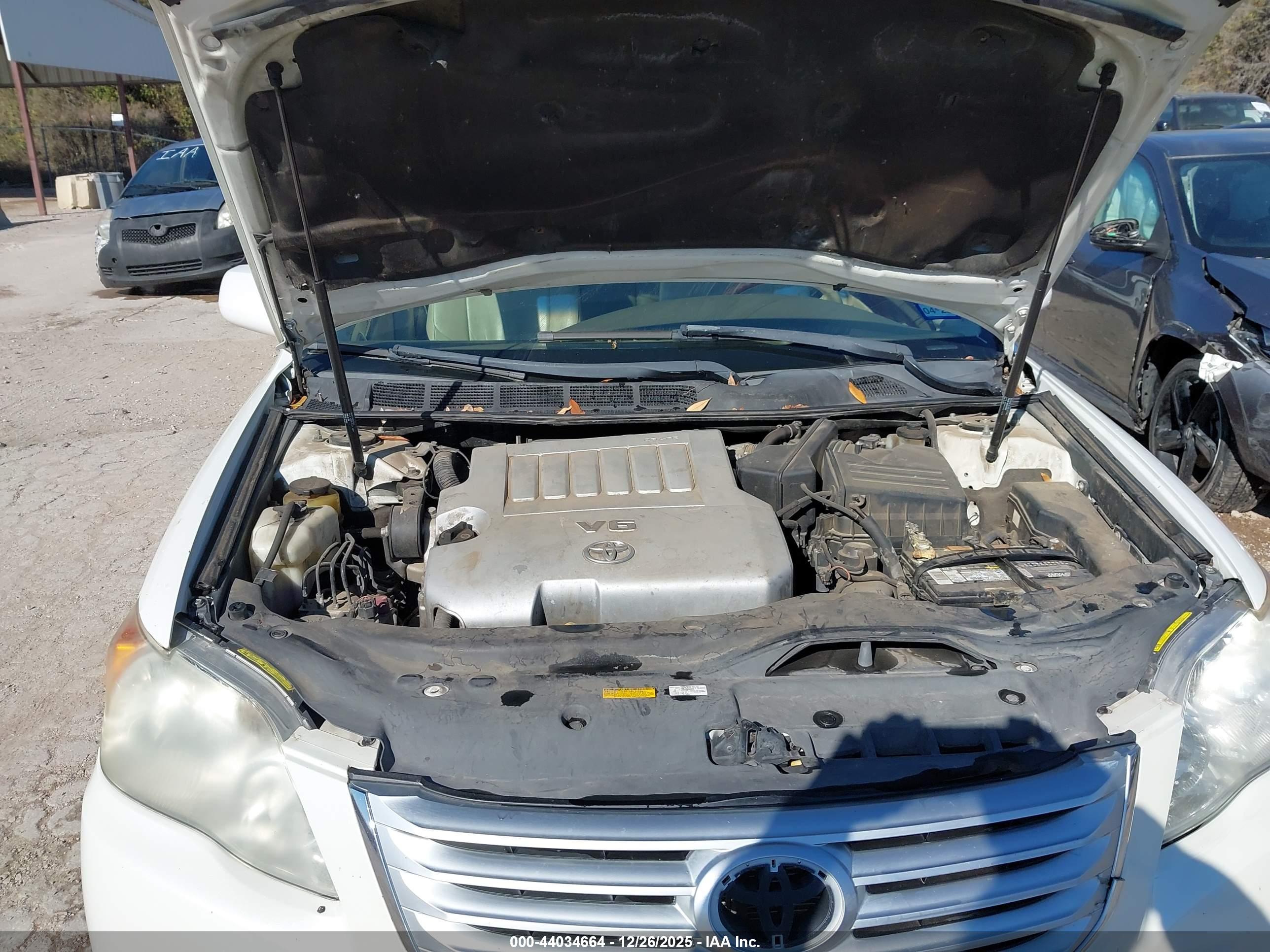 TOYOTA AVALON image 10