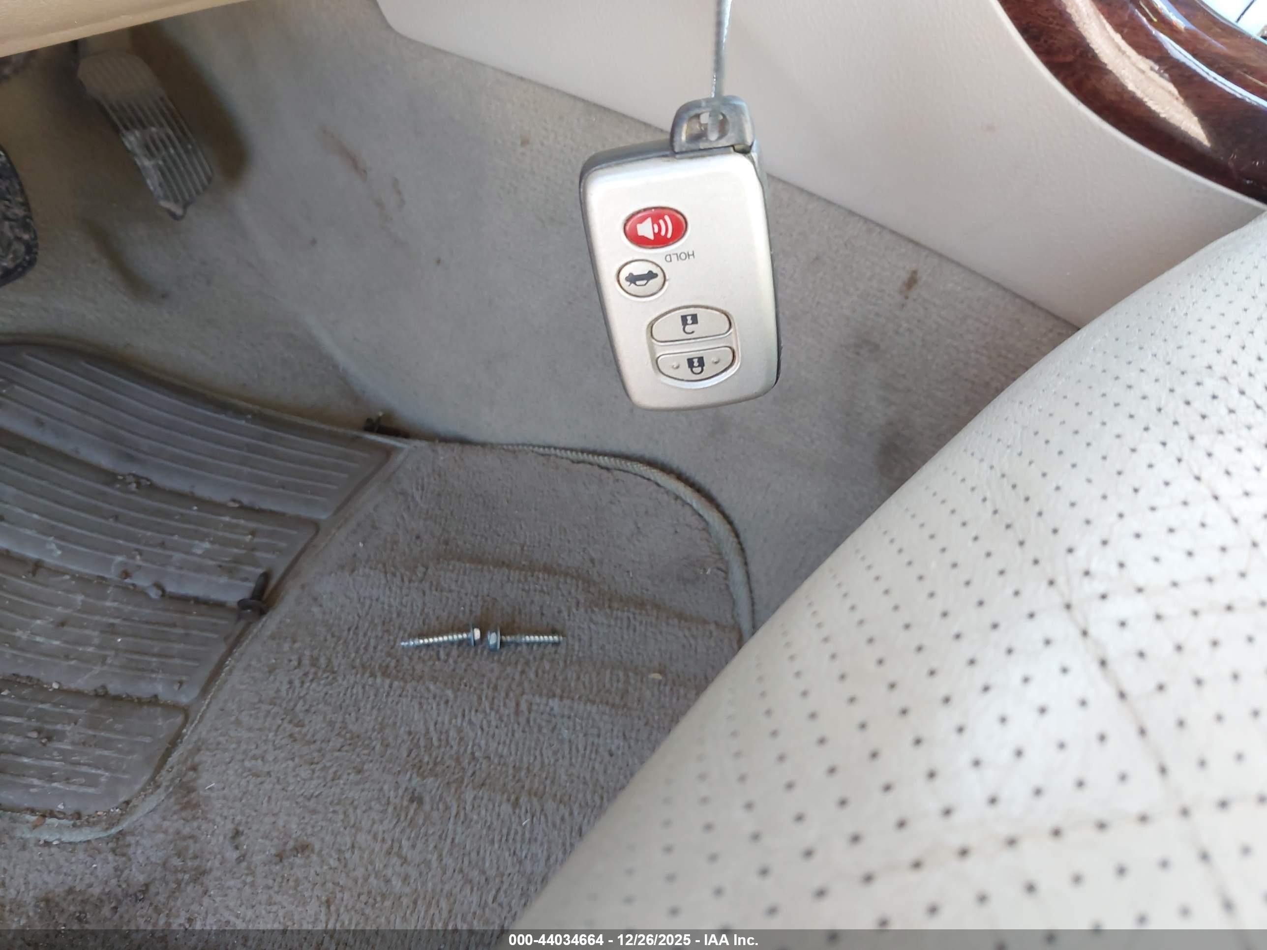 TOYOTA AVALON image 11