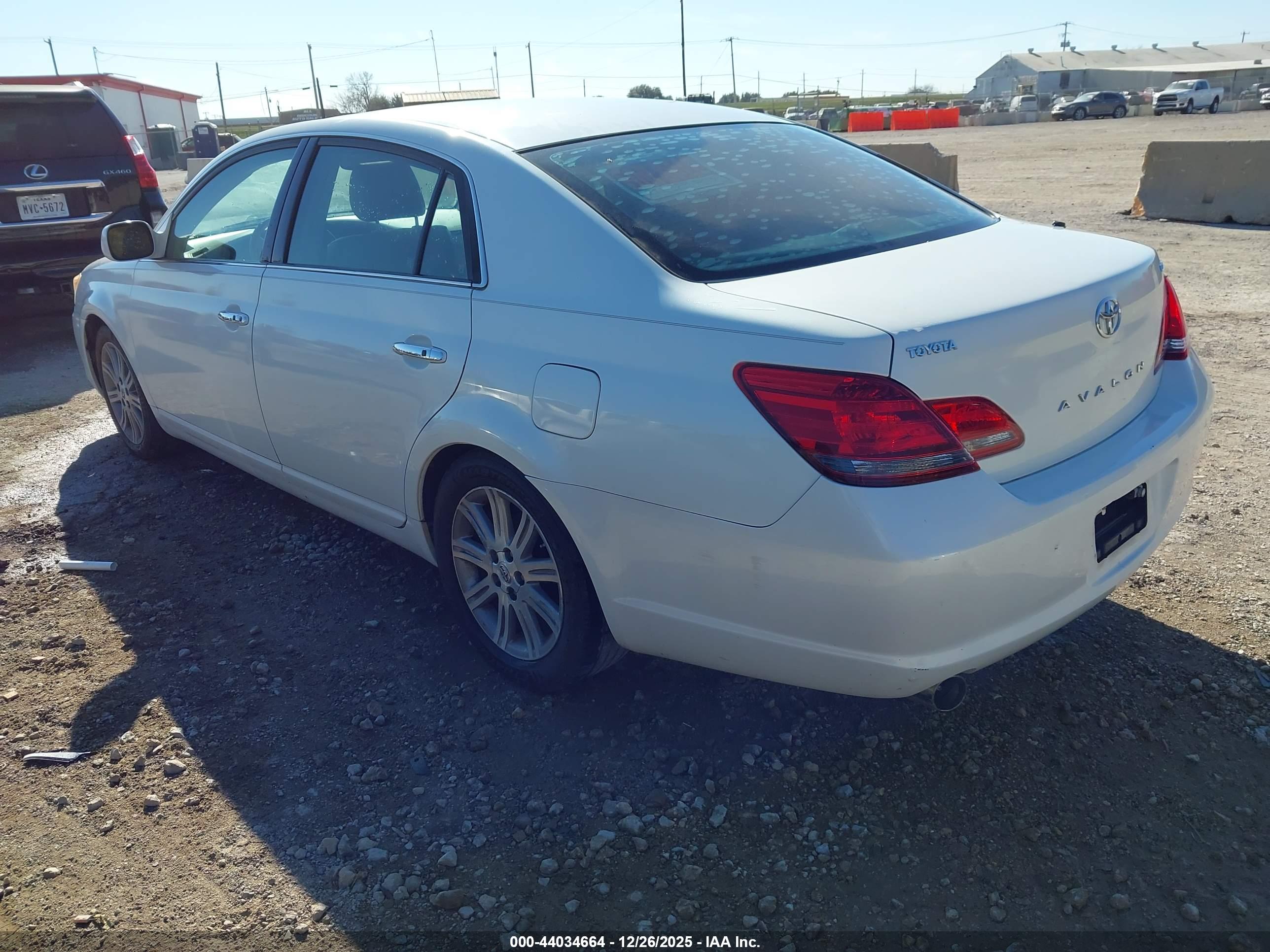 TOYOTA AVALON image 3
