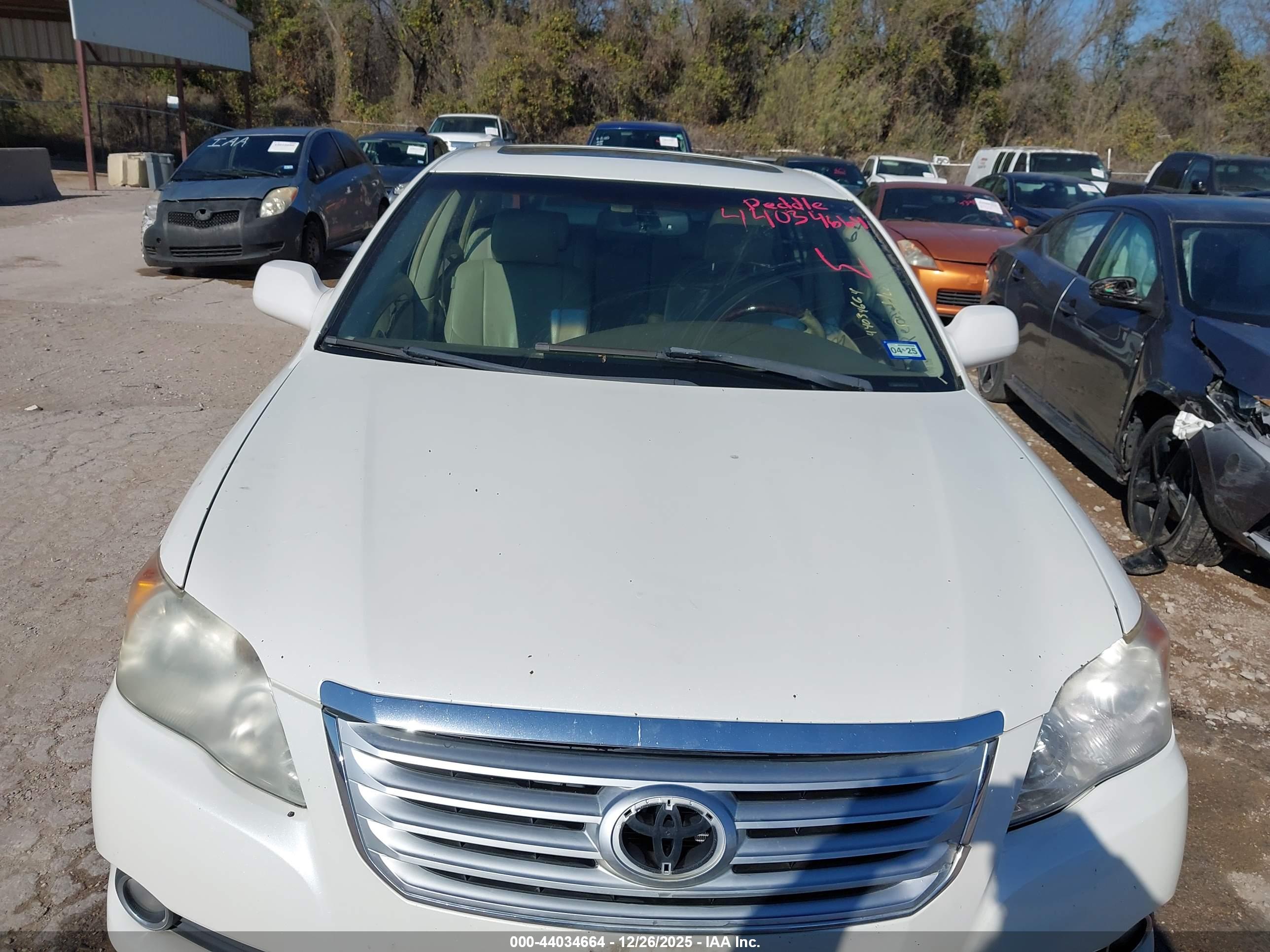 TOYOTA AVALON image 6