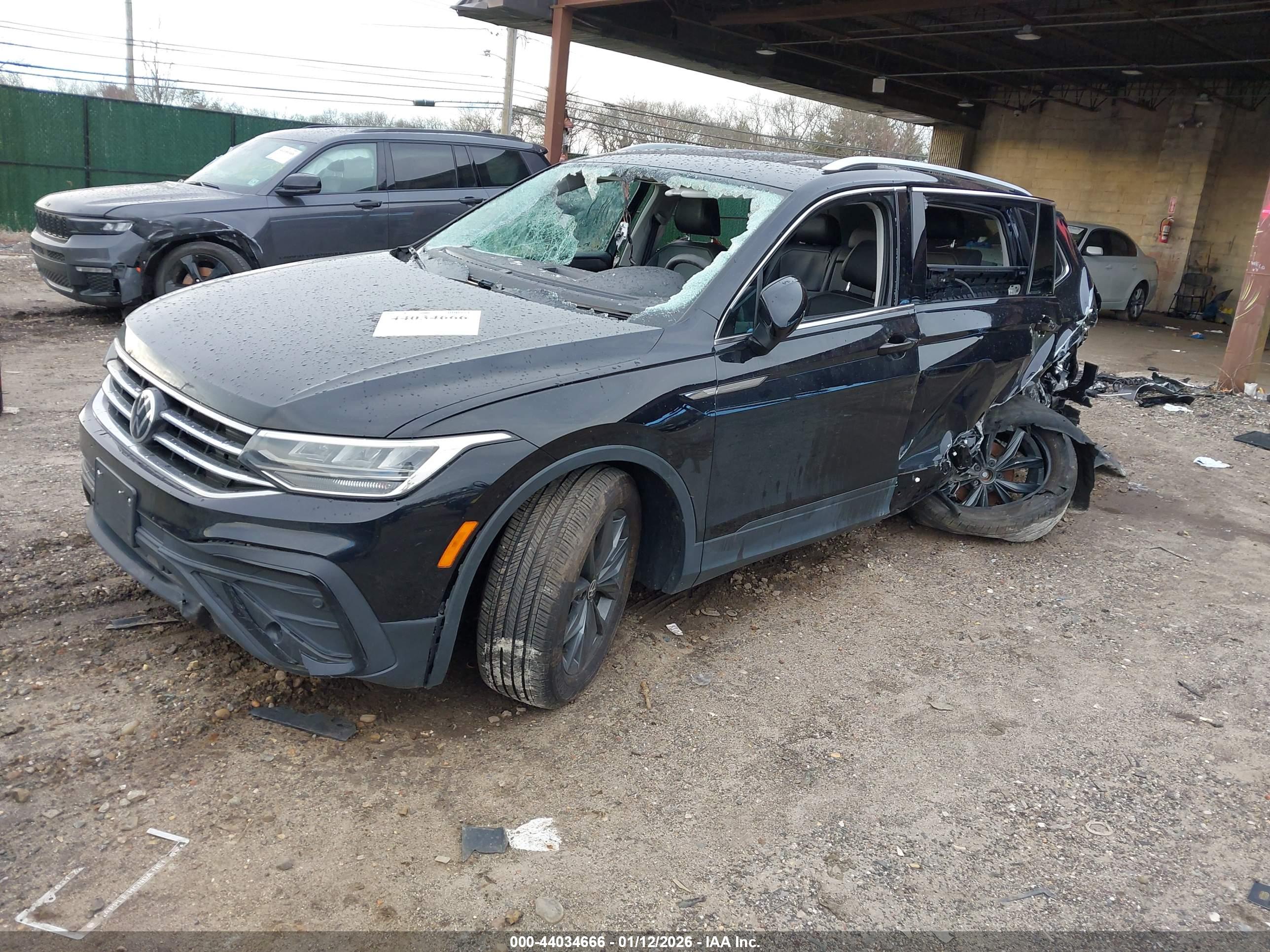 VOLKSWAGEN TIGUAN image 2