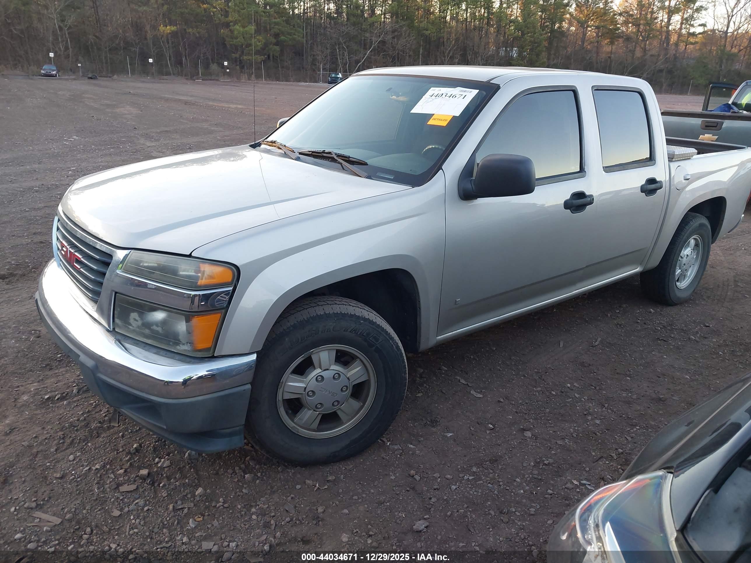 GMC CANYON image 2