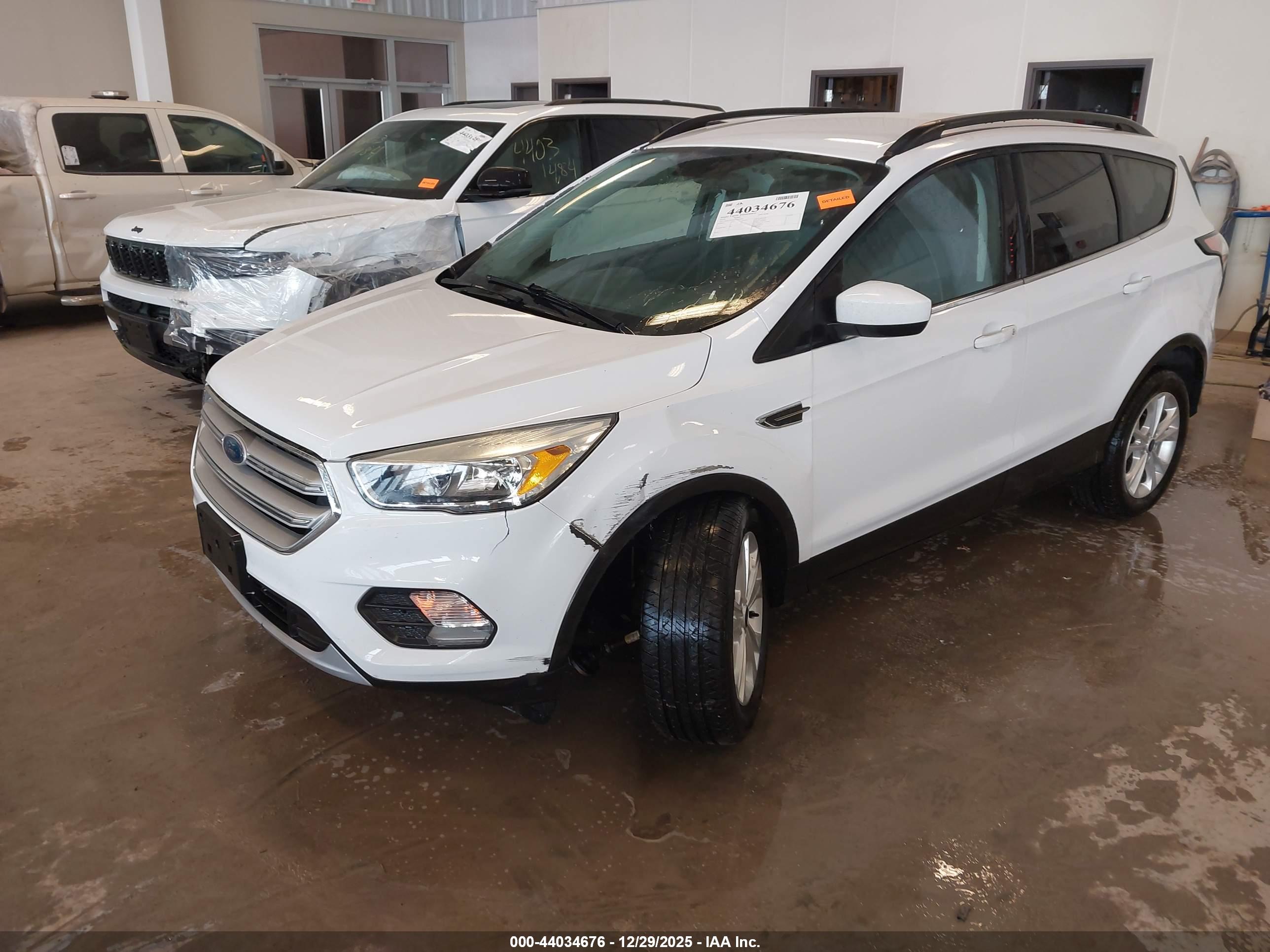 FORD ESCAPE image 2
