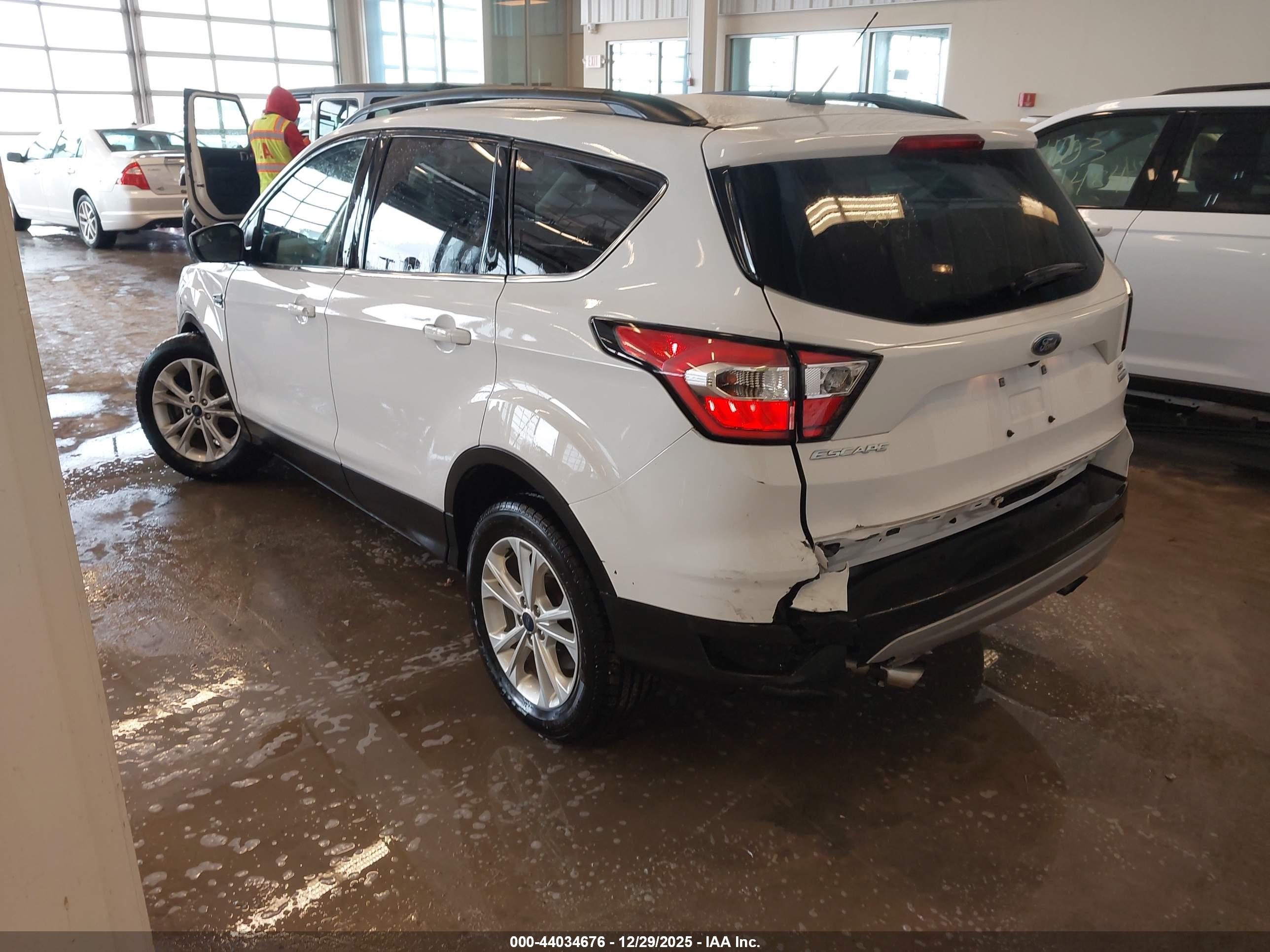 FORD ESCAPE image 3