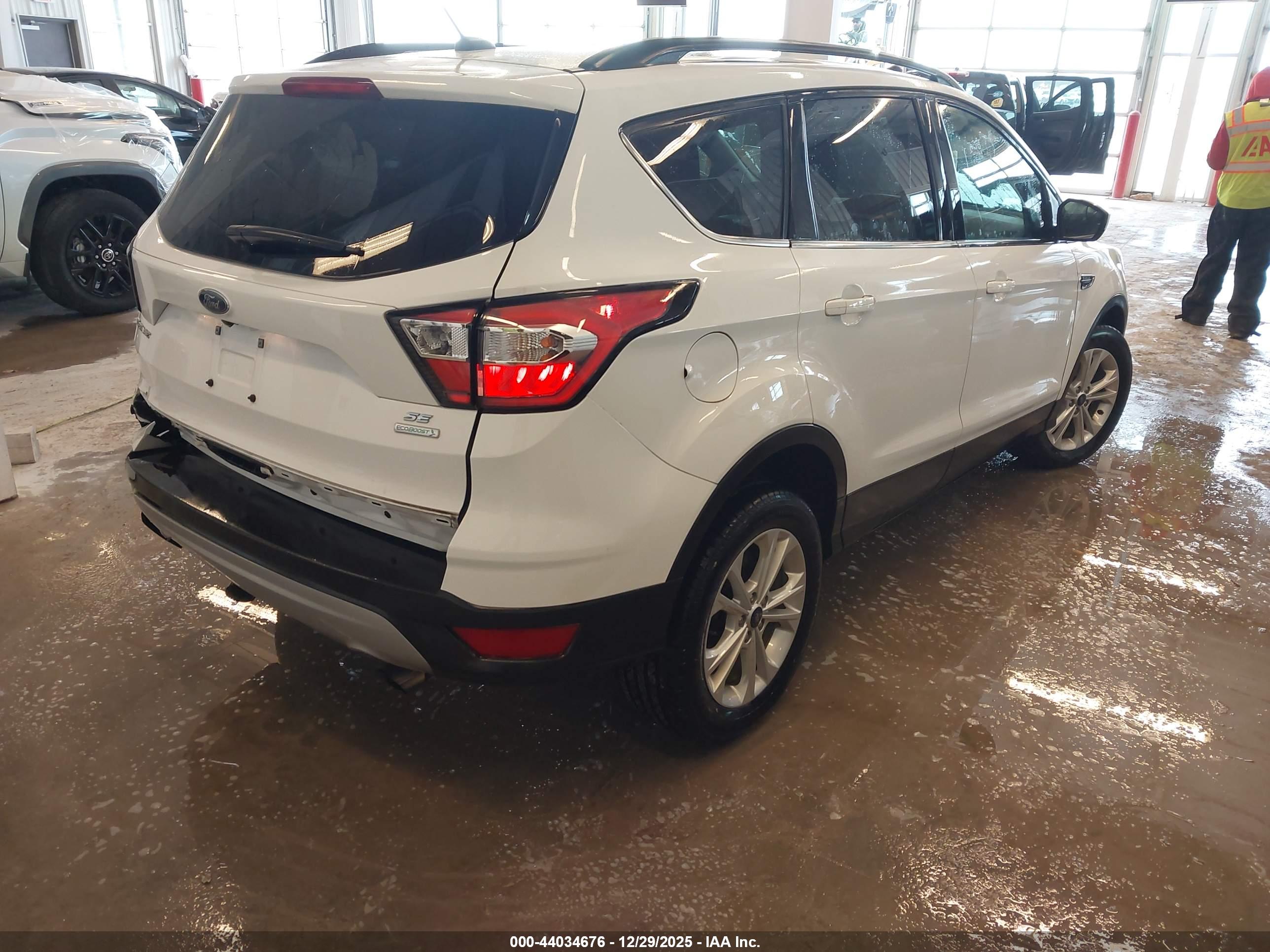 FORD ESCAPE image 4