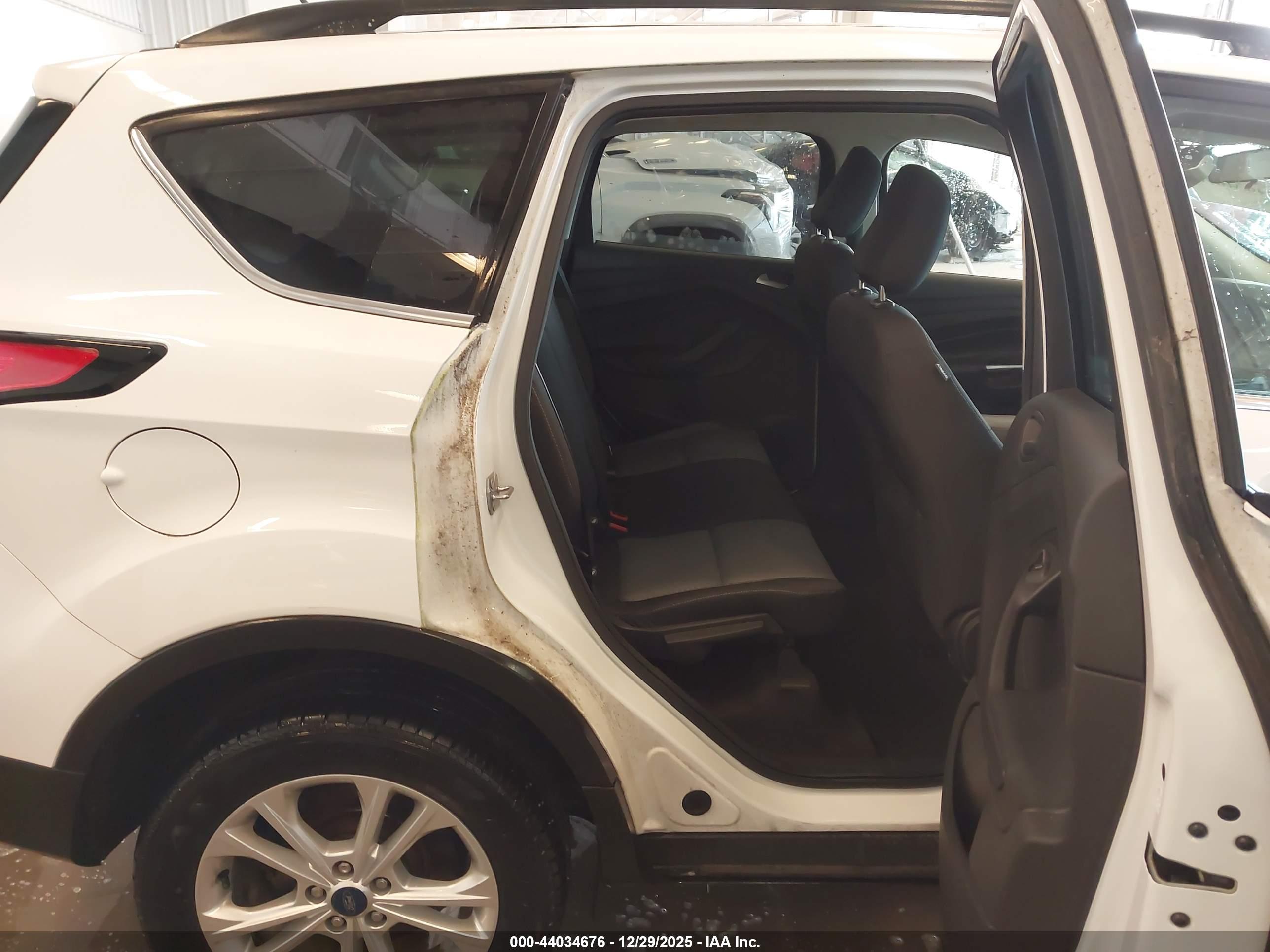 FORD ESCAPE image 8