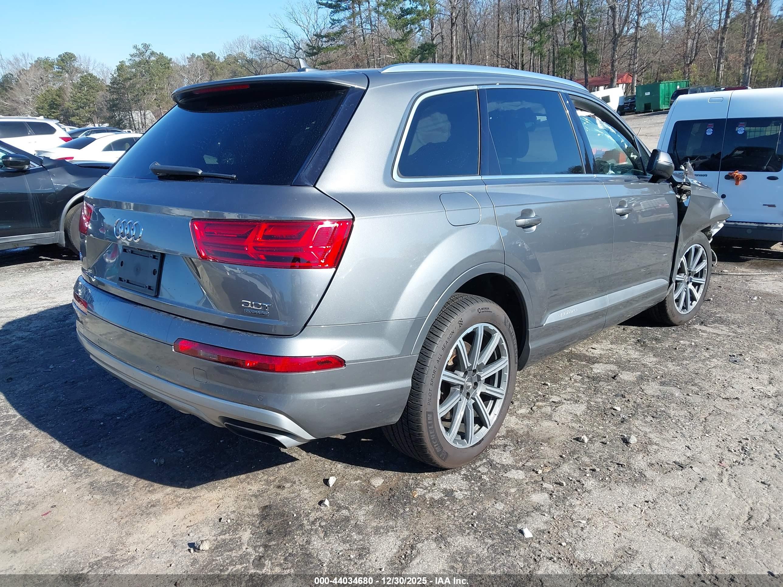 AUDI Q7 image 4