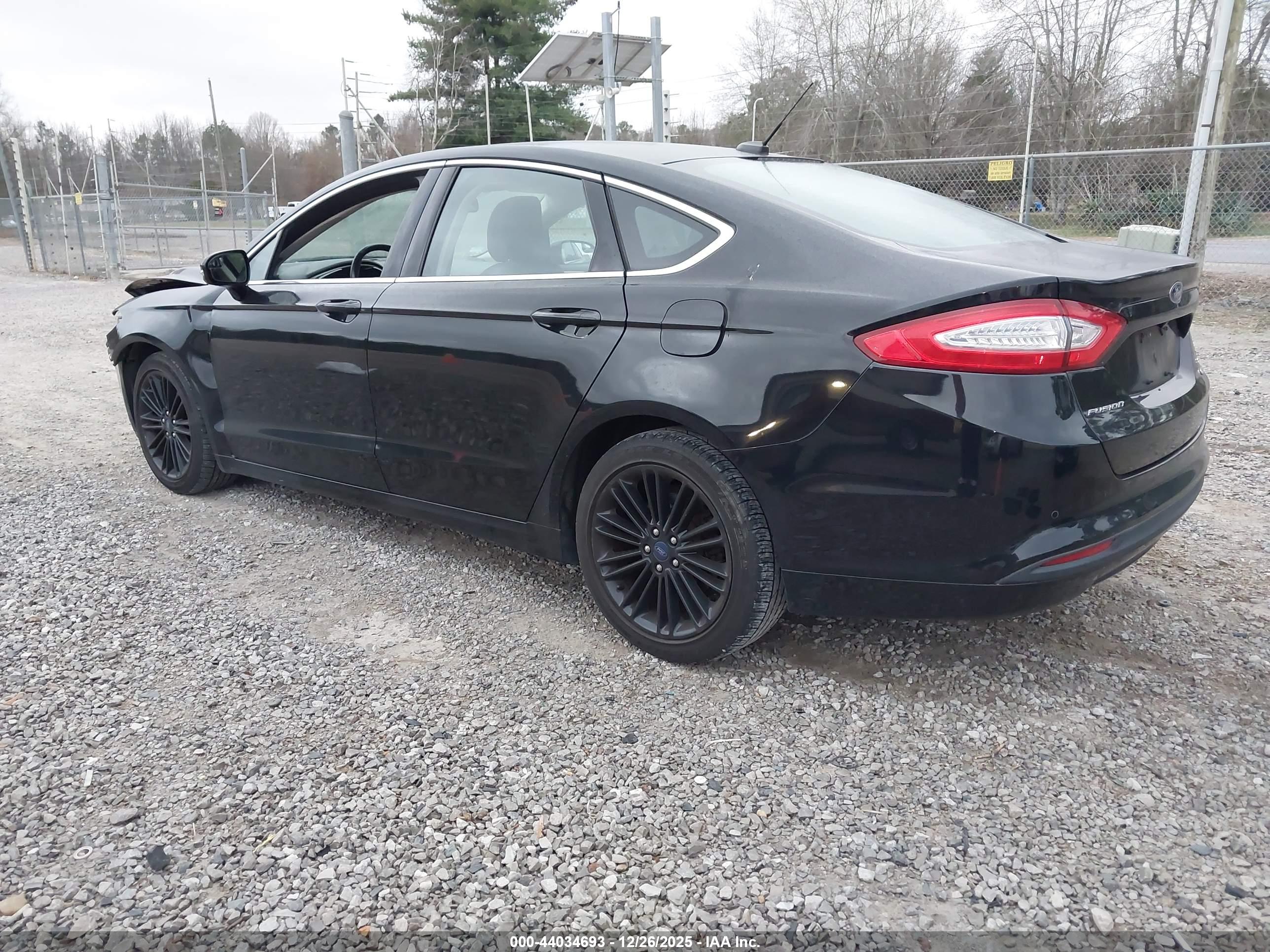 FORD FUSION image 3